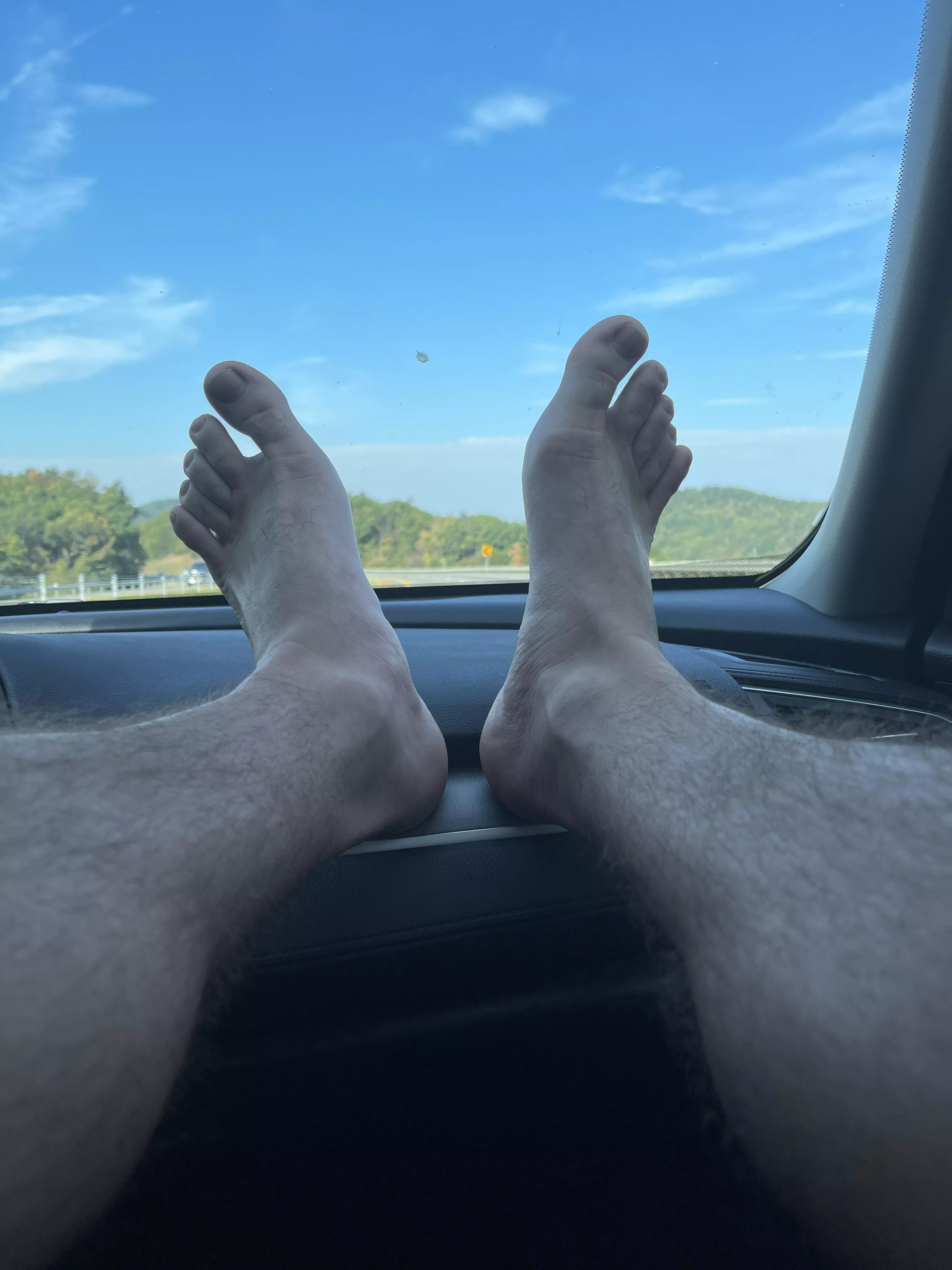 Road tripping with my feet out