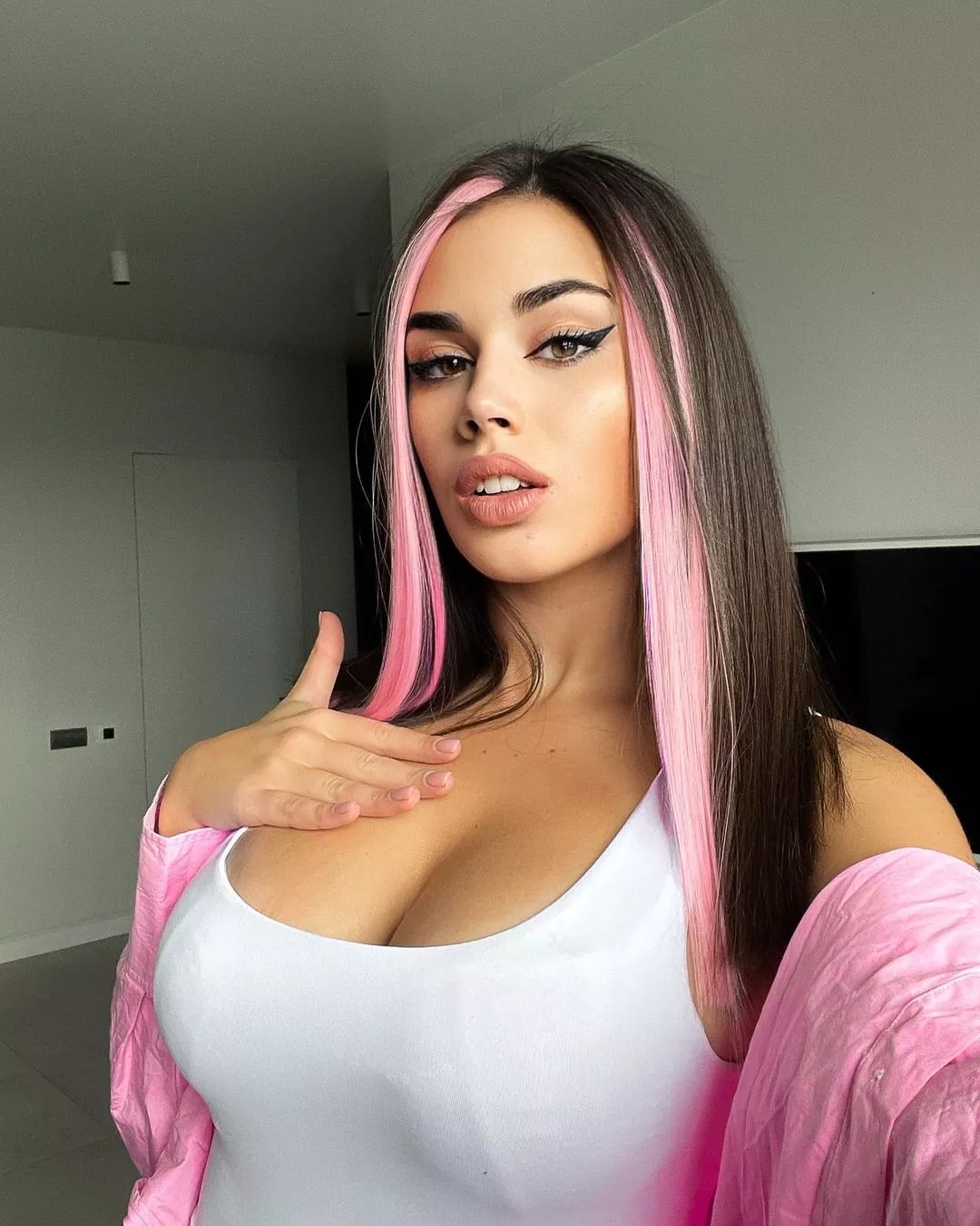 Russian x Lebanese - Do you like the pink?