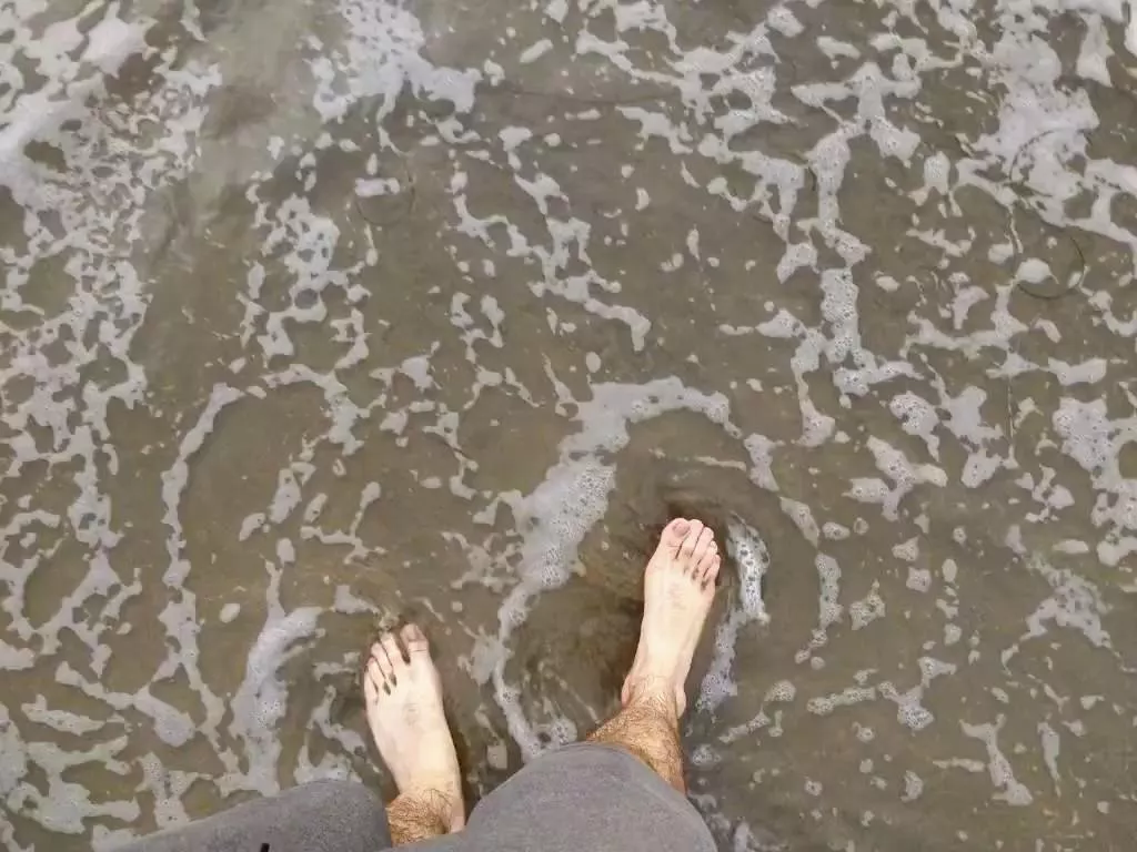 Screencap from an old video - wet feet