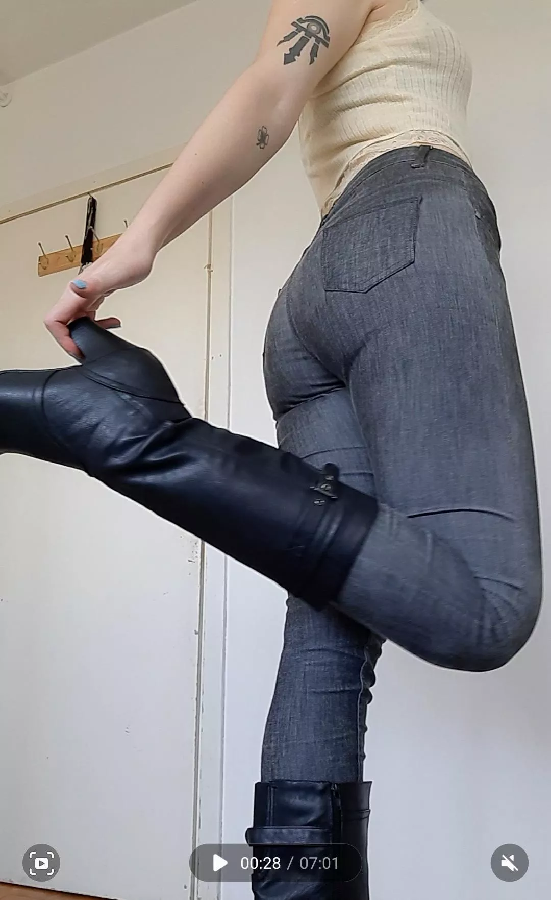 Screenshot from a video I made, hope you don't mind, I know I'm hot, the heels make me [6'2] [oc] [f]