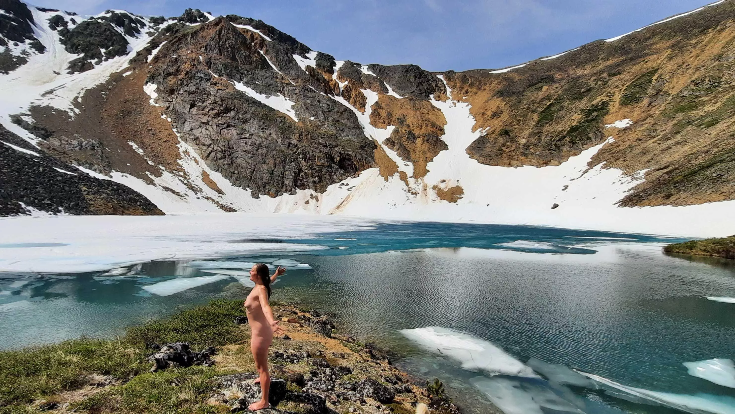 Secret alpine lake in Northern ðŸ‡¨ðŸ‡¦ (f36)