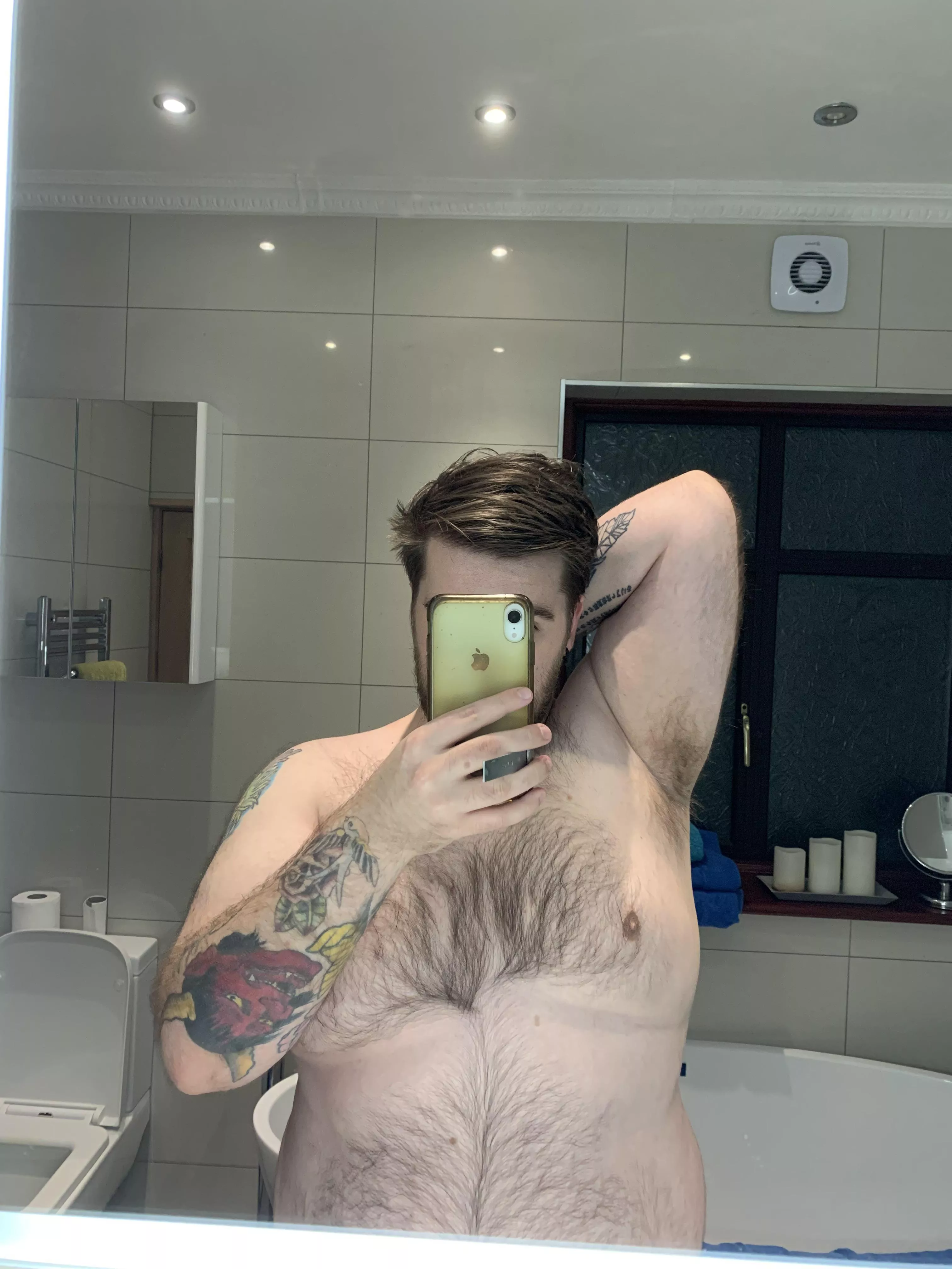 Seeing as the top less mirror photo went down so well last time…..have another. Look real hairy here