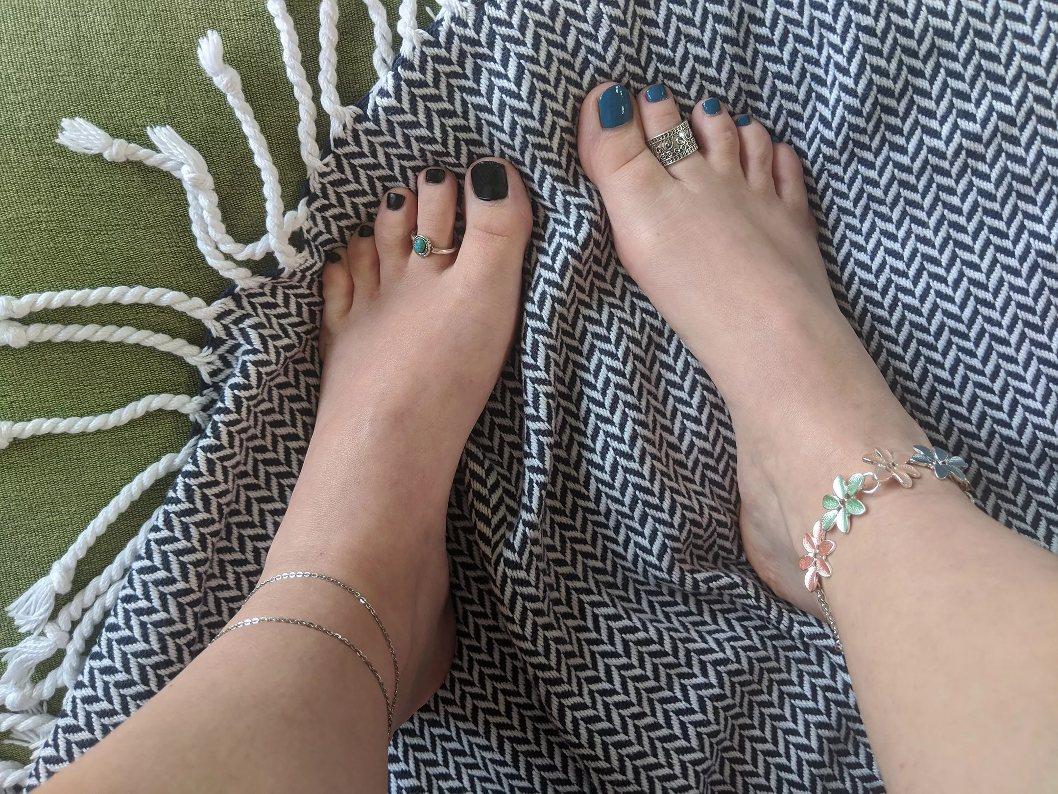 Seems a shame to wear socks today, mind if I stay barefoot? ðŸ˜š