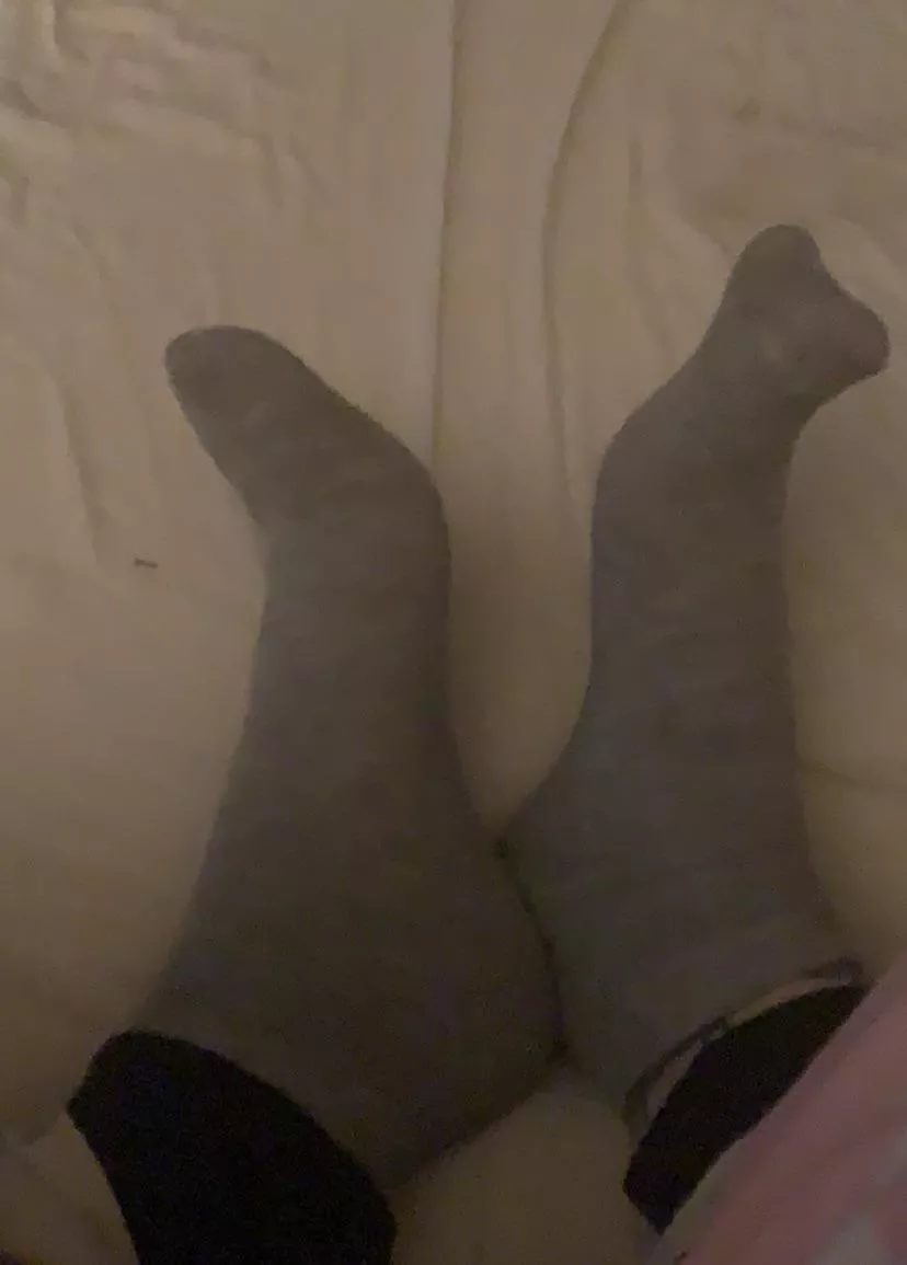 [selling] [f22] [us] cum treat yourself to a pair of my socks 💕 need these gone ASAP ❤️more services available 💋 SERIOUS BUYERS ONLY 😈 kik me at xxxgarmentsxxx