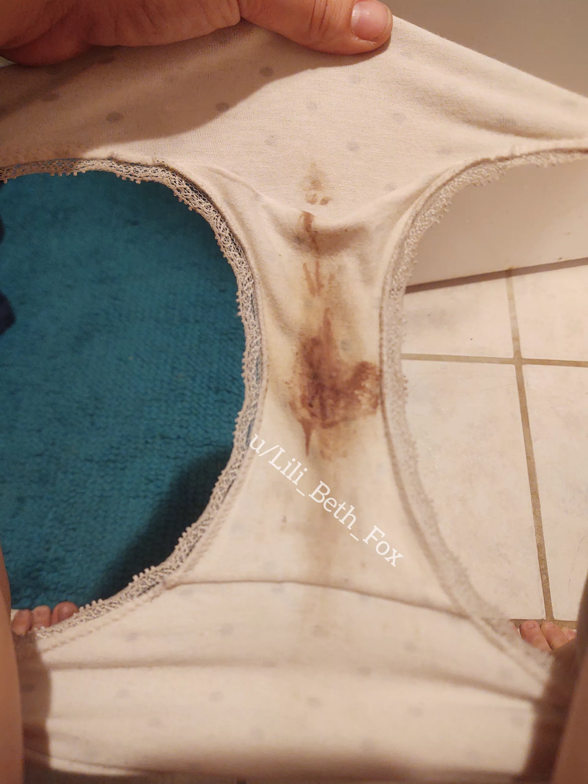 [Selling] Today's panty is a Mess... End of my period âœ… Hours of sweat âœ… Accidental Piss âœ… A fetish panty for sure! $30 and they are yours! â¤ï¸Kik Lili_Beth_Fox