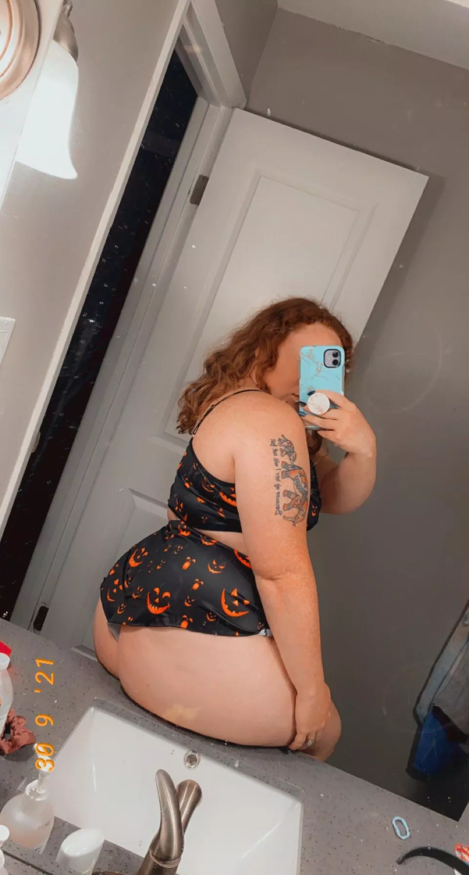 [SELLING] trick or treat🎃🧡 pics, vids, sexting, GFE, dropbox(3,000+ items), panties, premium, etc, KlK: ctrlr / SC: bunnybabesred