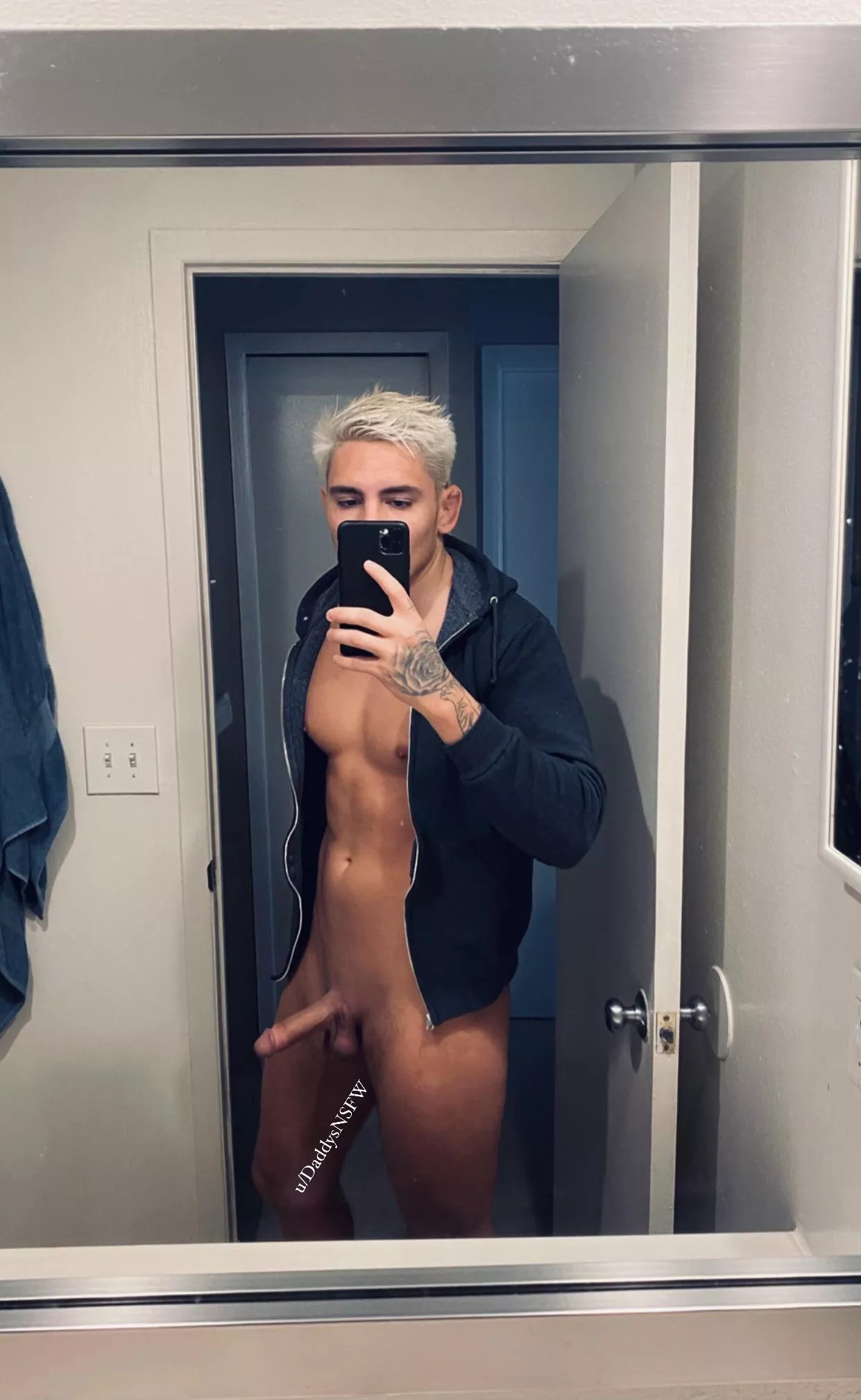 Sending nudes to everyone that upvotes this â¬†ï¸ðŸ’¦