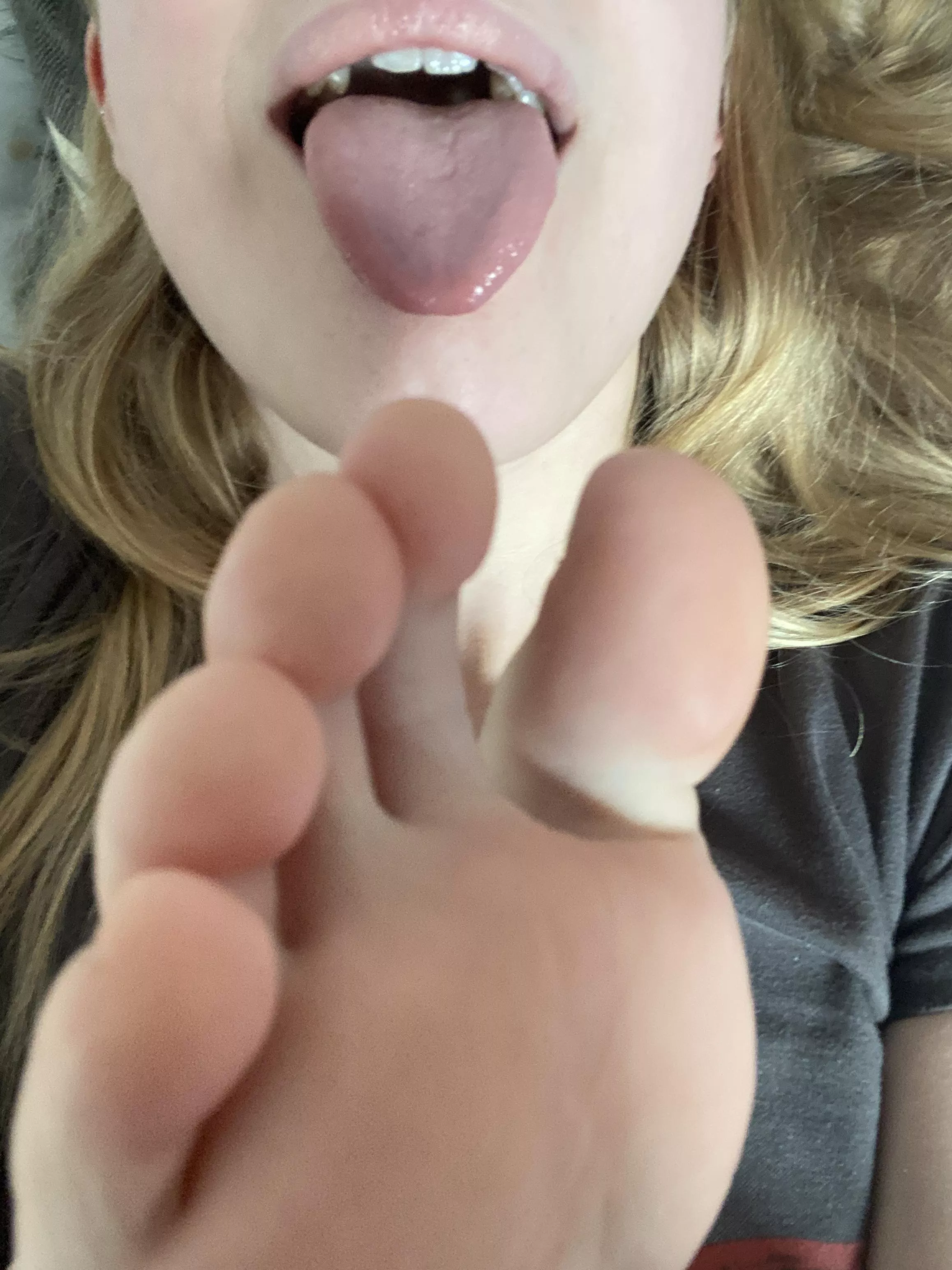 Sexy feet alert! Link to onlyfans in the comments!