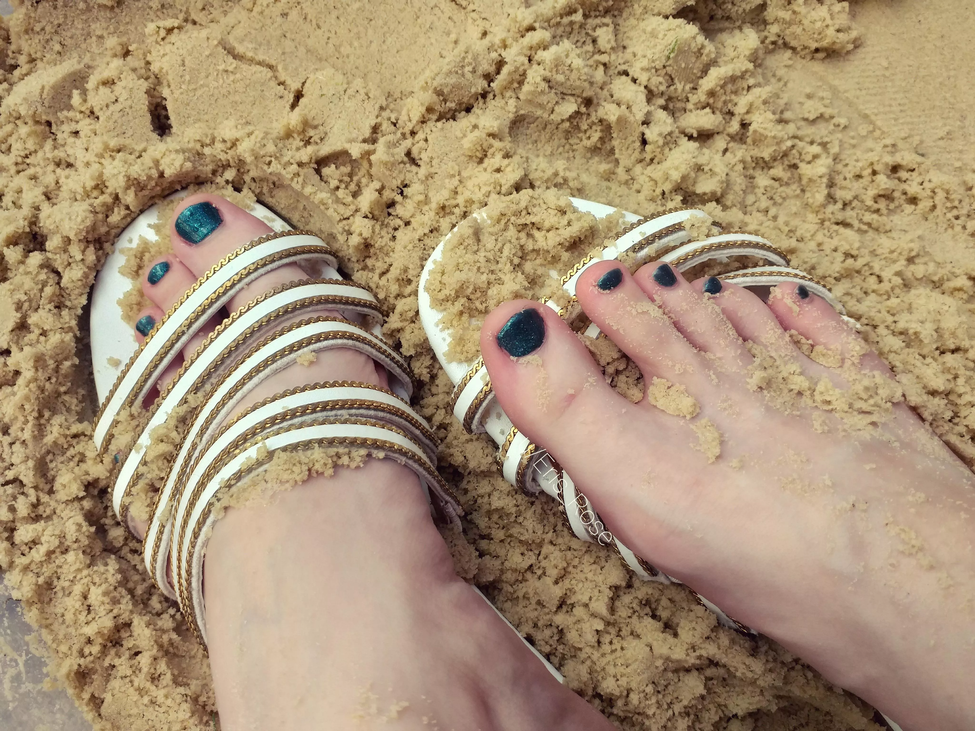 Sexy sandy toes