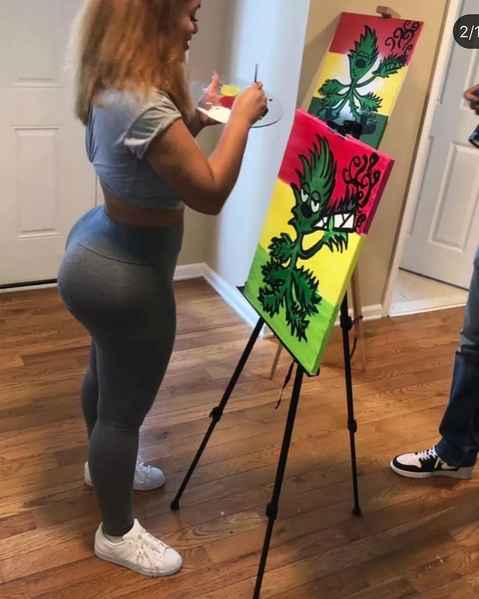 She is an artist (тоуьоxdоllz)