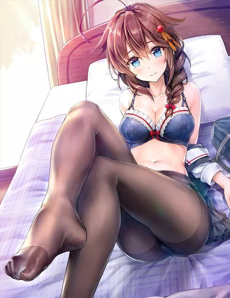 She’s waiting for you to get in bed with her [kantai collection]