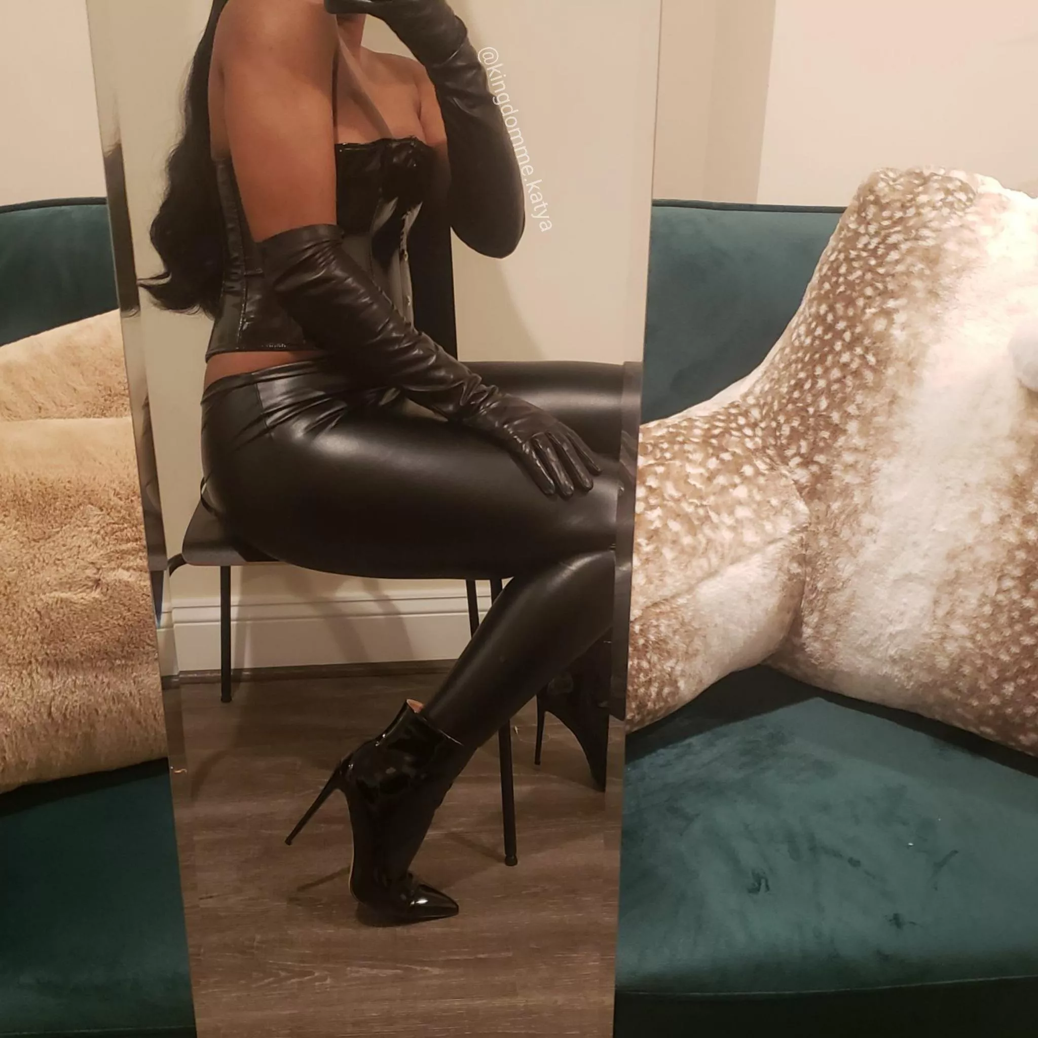 Shiny patent booties! ðŸ¥µ