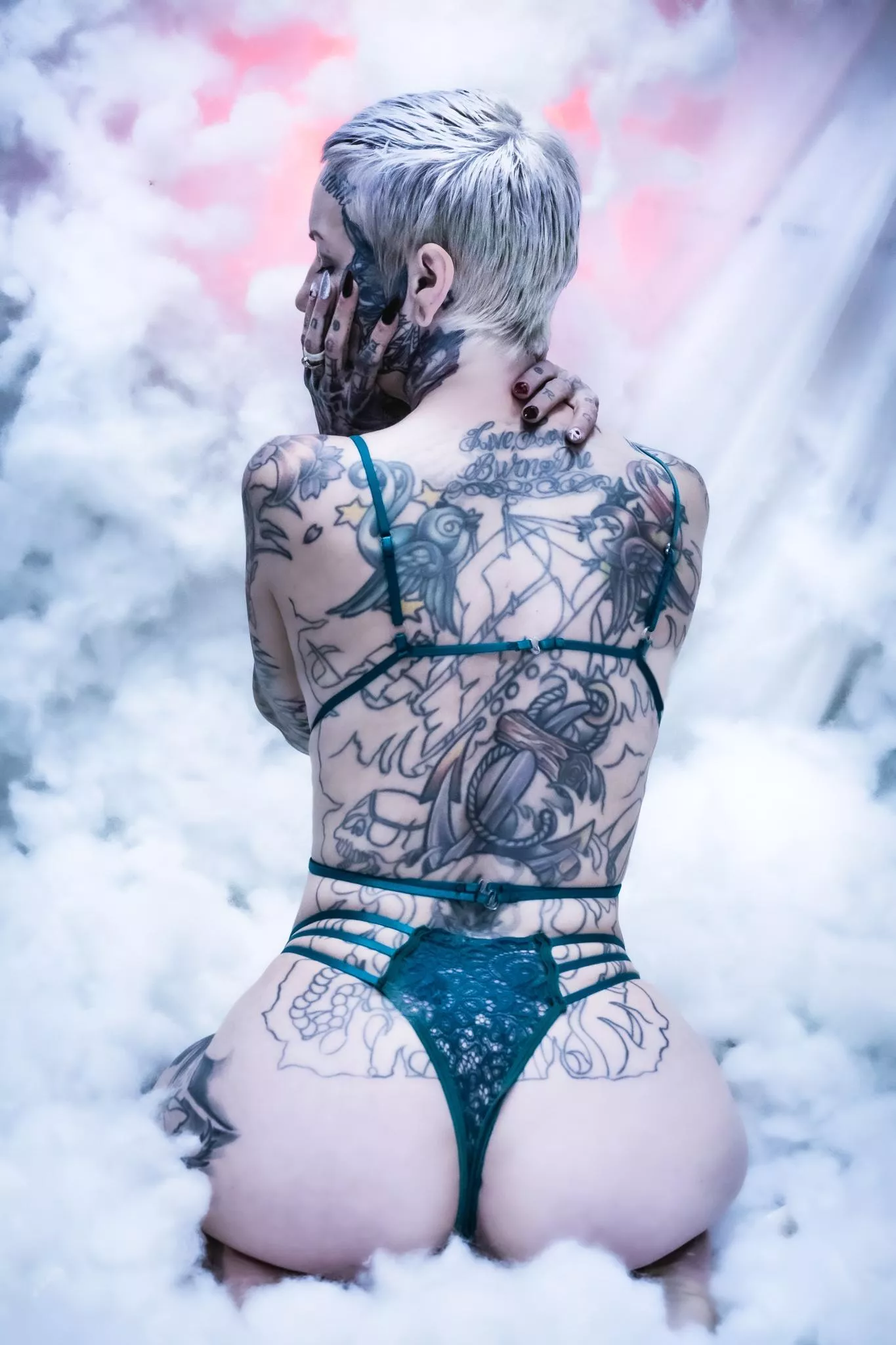 Short hair & lots of tattoos 😈 I need to meet another girl like this! 💦