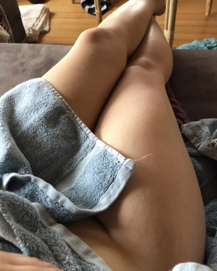 Should i pull the towel off my body😏[F] [OC]