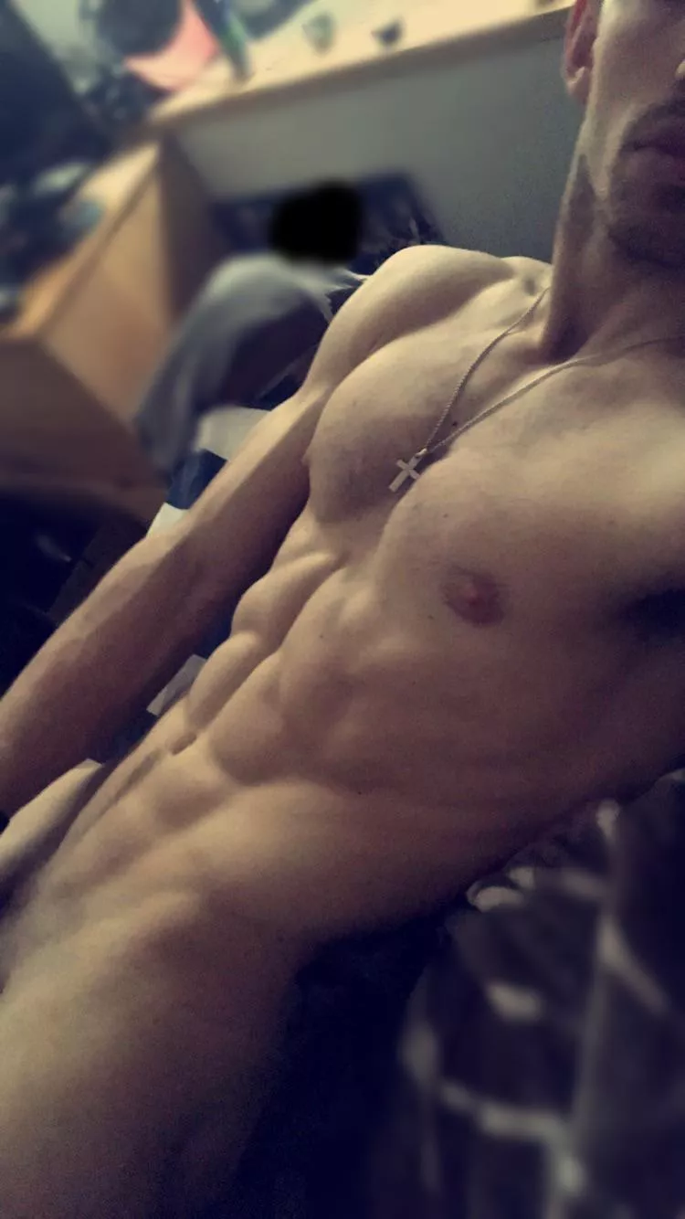 Should we war[m] up in bed before the gym?