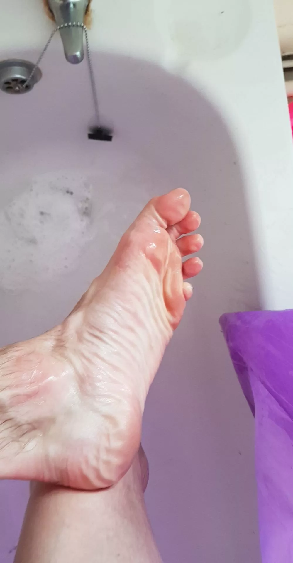 Shower feet ðŸ’¦