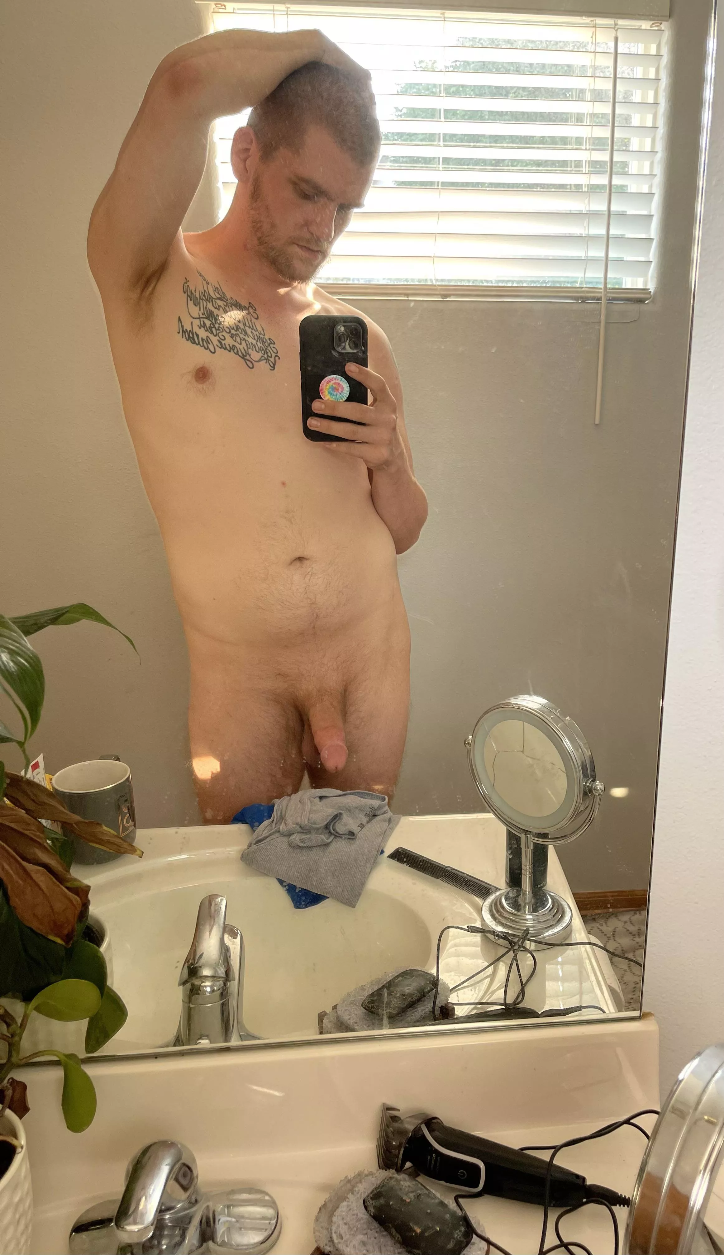 Showering then gayming ;) need a duos partner or even a squad ðŸ¤¤ðŸ¤¤