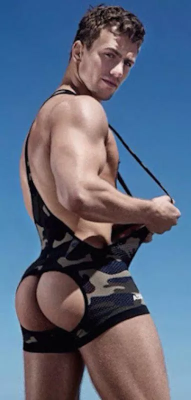 â€œShowing butt in camo singletâ€ â€¦