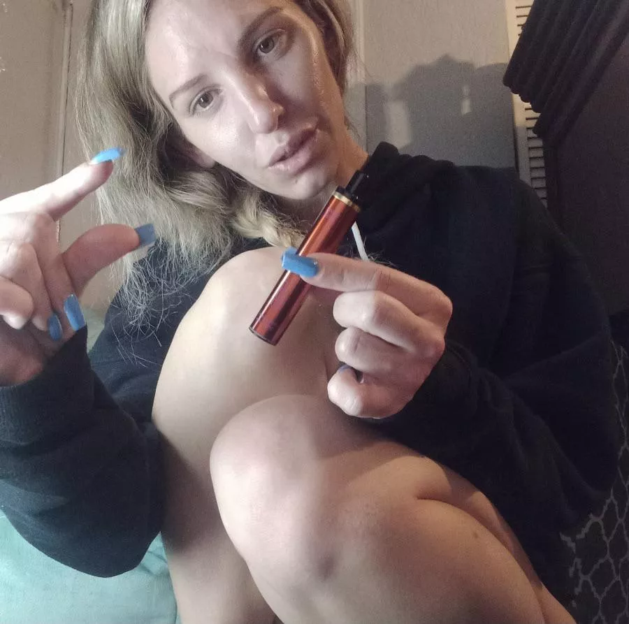 Size comparison is mistressâ€™s favorite ðŸ˜ activity Iâ€™m always in the mood to make fun of your small cock [domme] ðŸ¤