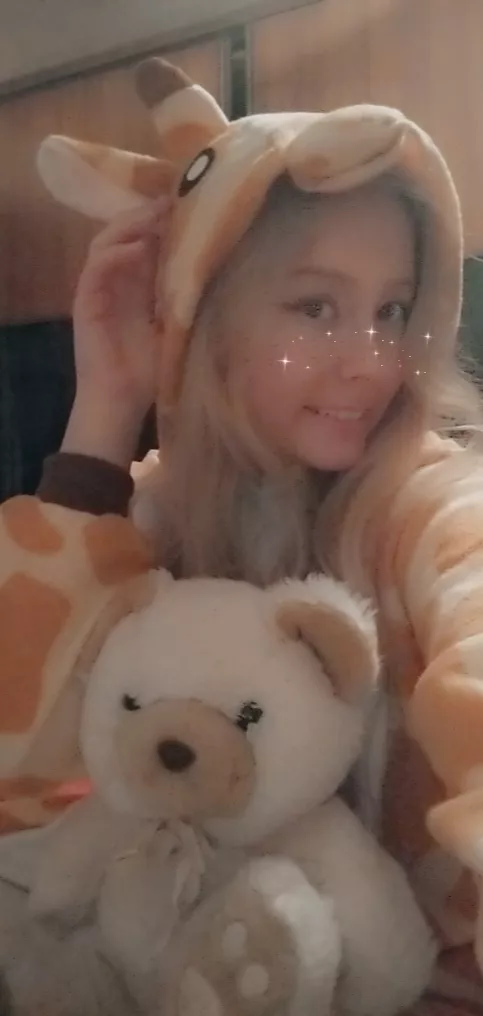 Sleepy giraffe is gonna go nini 🦒💕