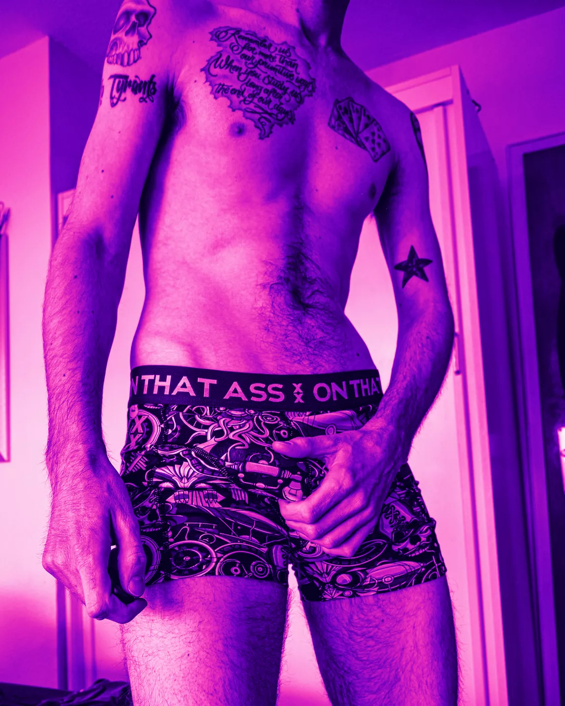 Slim, Toned, Tattooed, Kink & 420 friendly 🏳️‍🌈, 300+ posts 📸Send requests 🤗 Be sure to engage 👍 Cheap promos on my free just get in touch💯