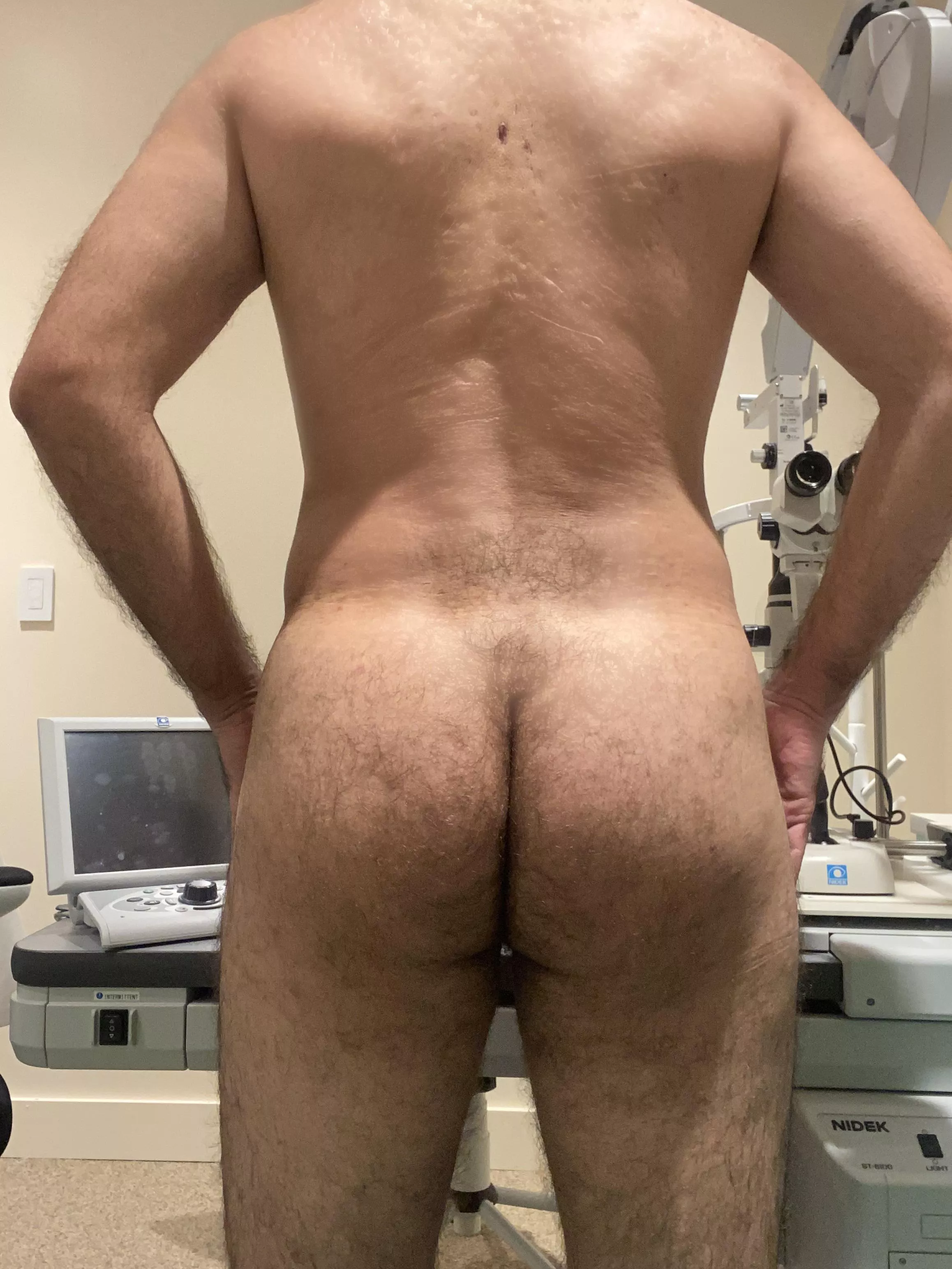 Smack this doctor’s ass;)