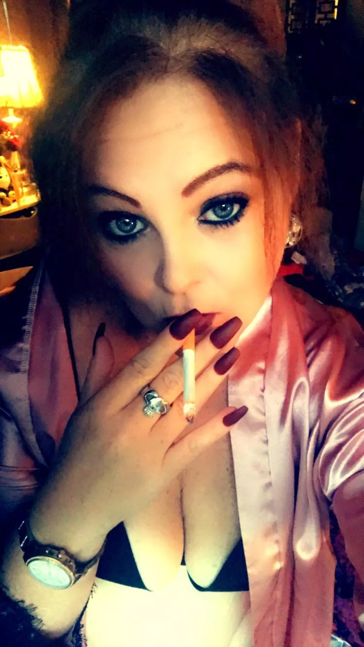 Smoke before bed. Sweet Dreams. 💋