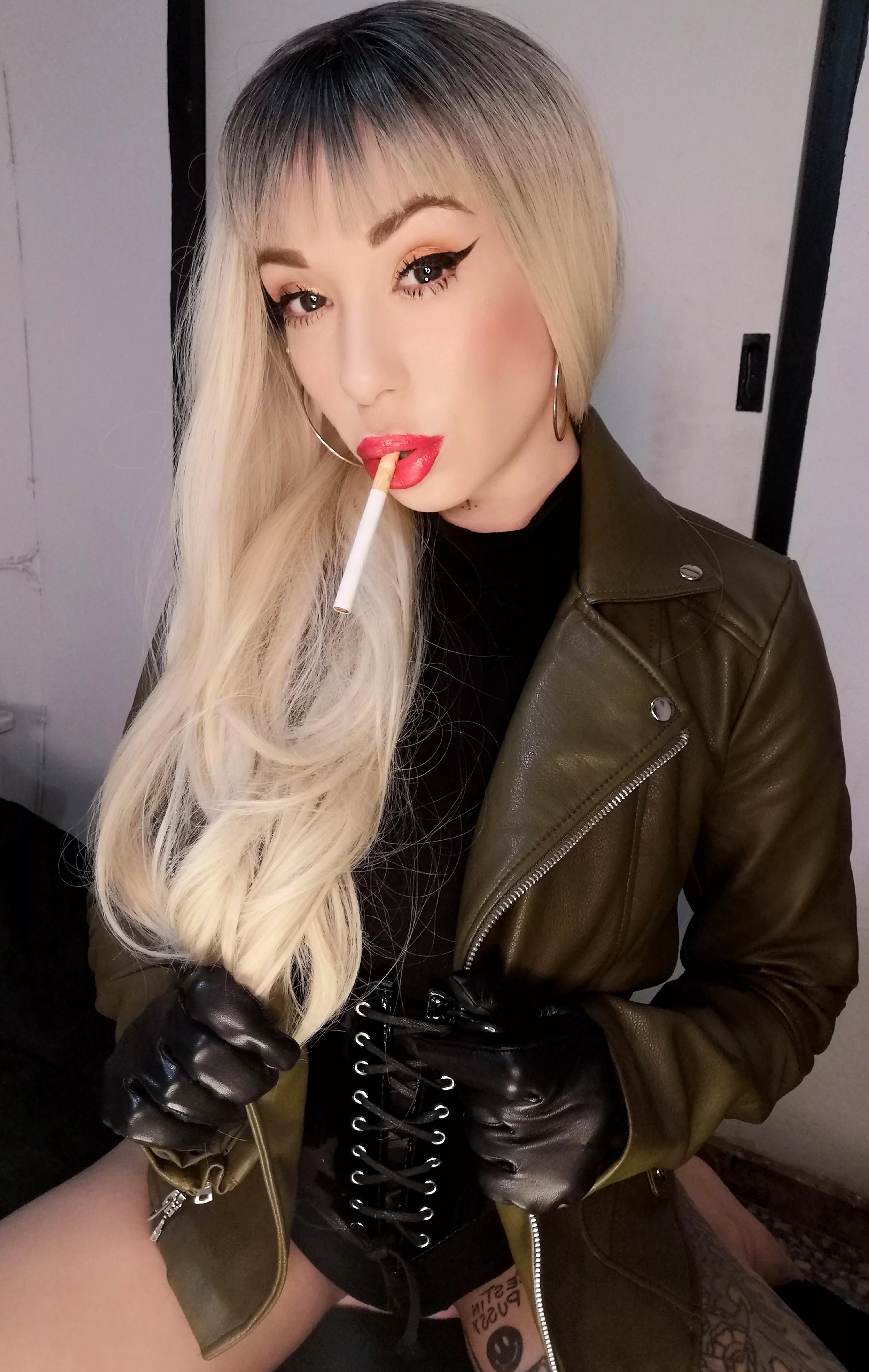 Smoking in leather feels incredible