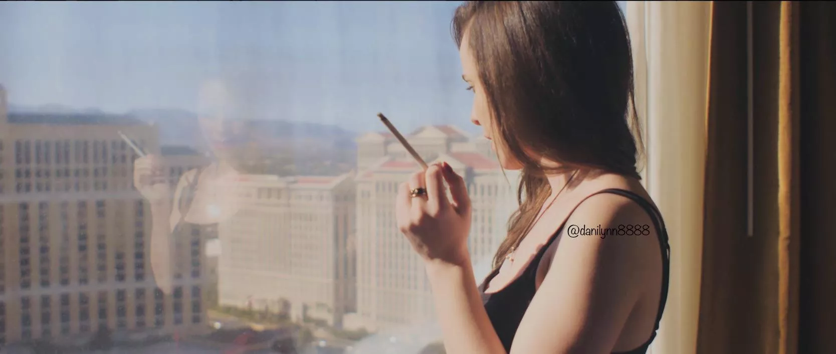 Smoking VS120â€™s in Vegas ðŸ–¤ Have a lovely Tuesday ðŸ˜˜ðŸ’¨ðŸ’¨ðŸ’¨