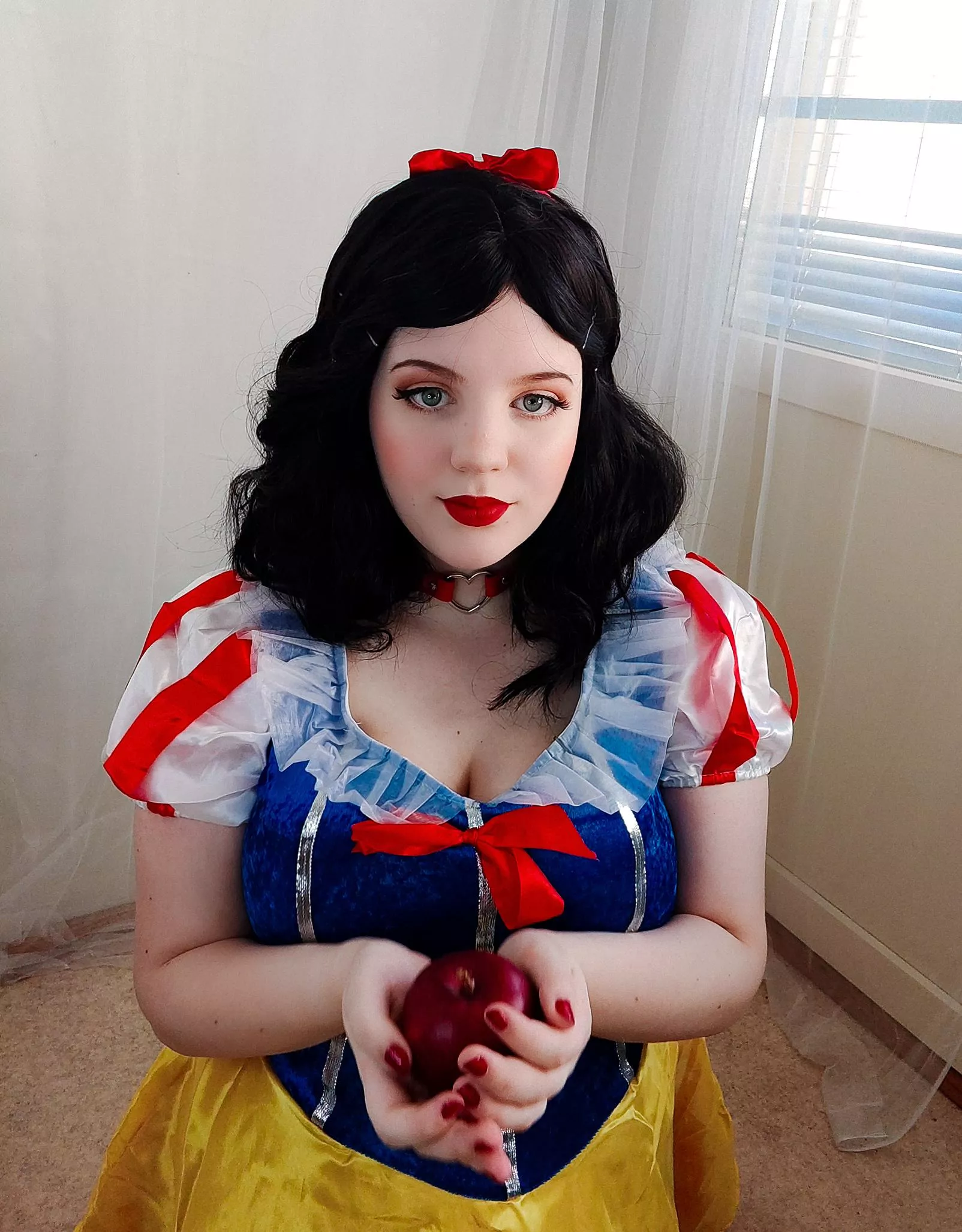 Snow White by Camilisious