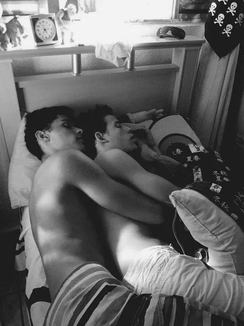 Snuggling in a single bed (X-Post /r/guyscuddling)