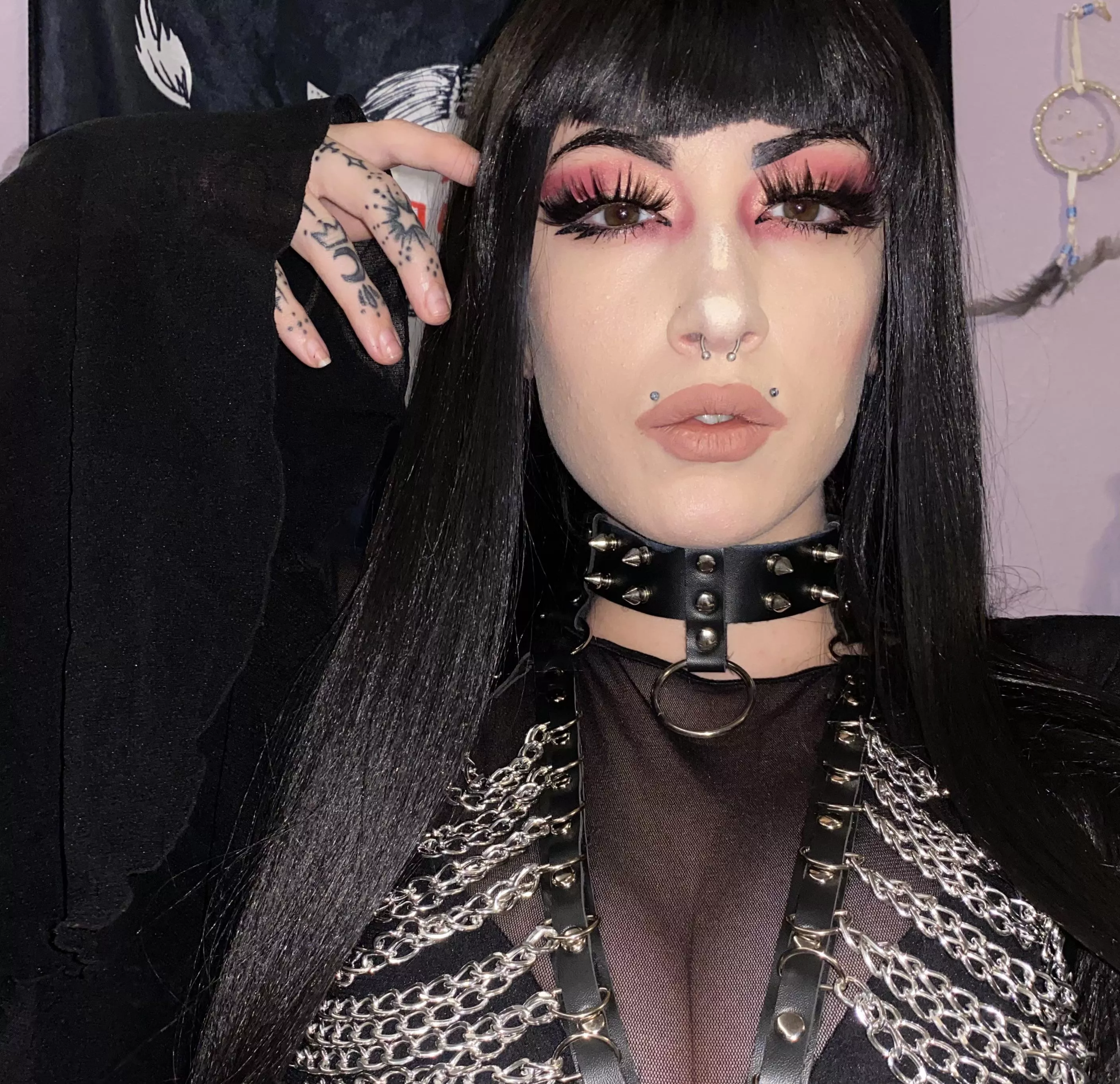 So I heard you like makeup on girls 🖤 what about goth girls?