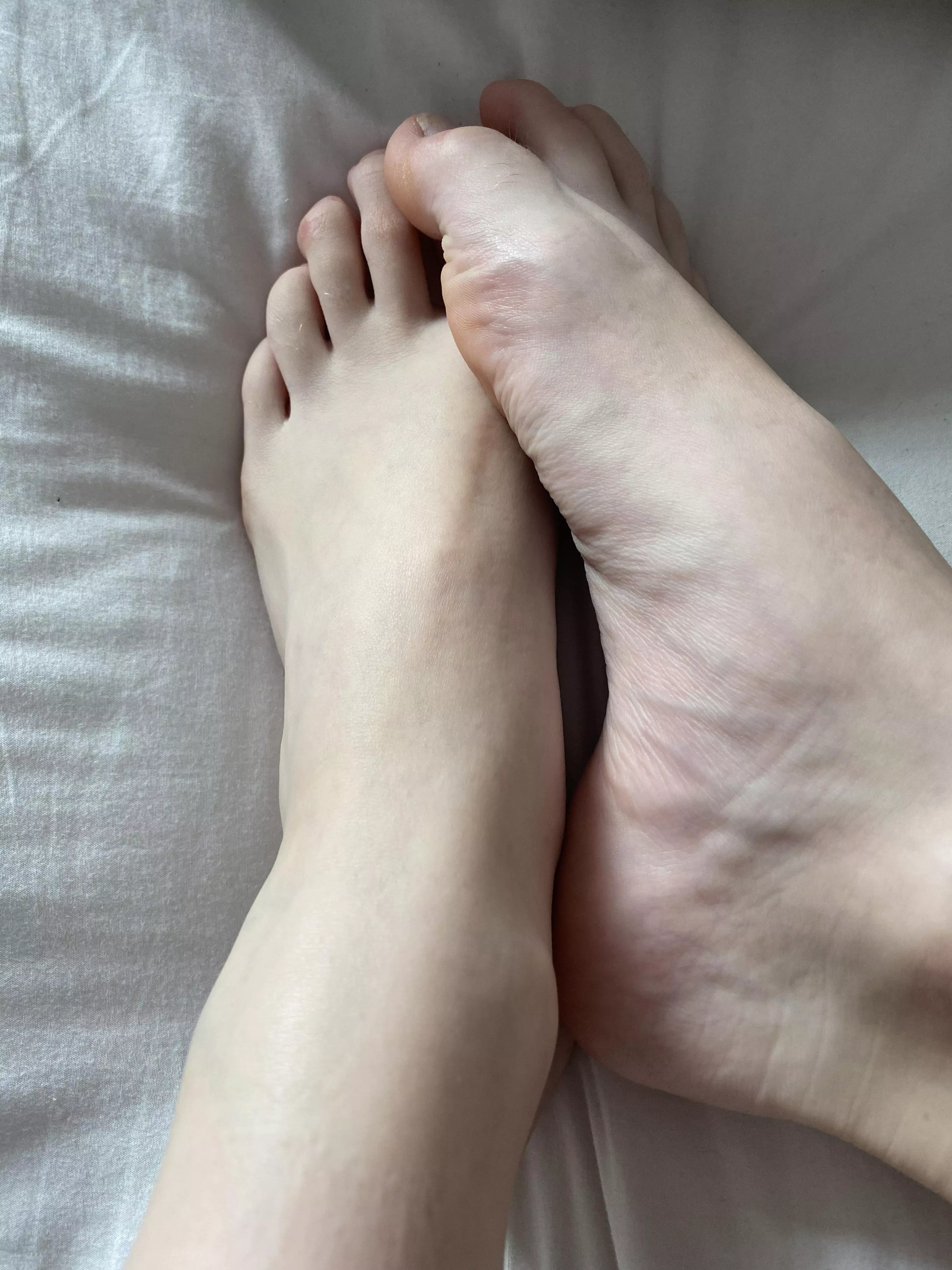 Some feet and lingerie posts going up on my OF, link in the comments 👅🦶