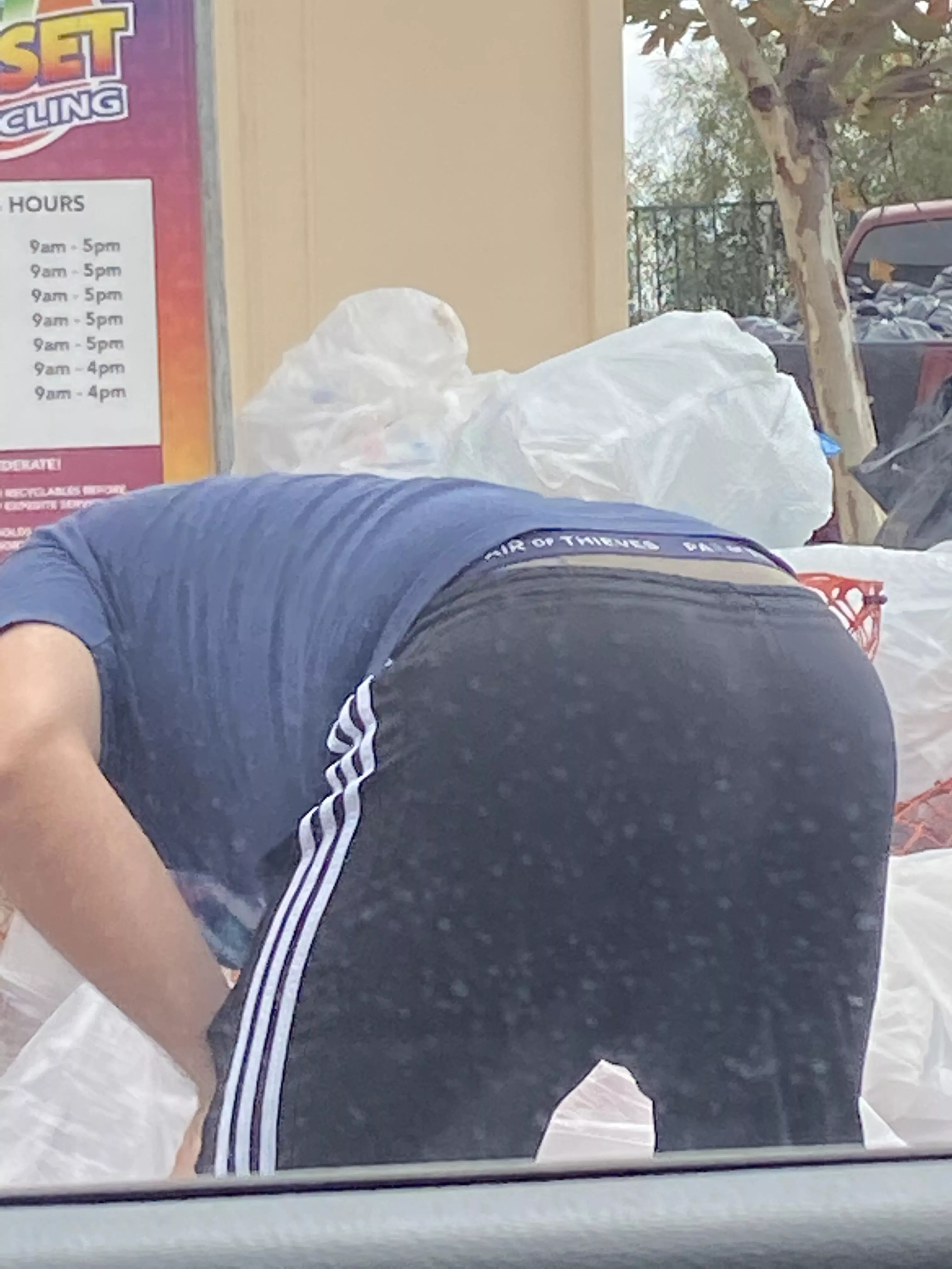 Some man ass i saw in public 🤤🤤