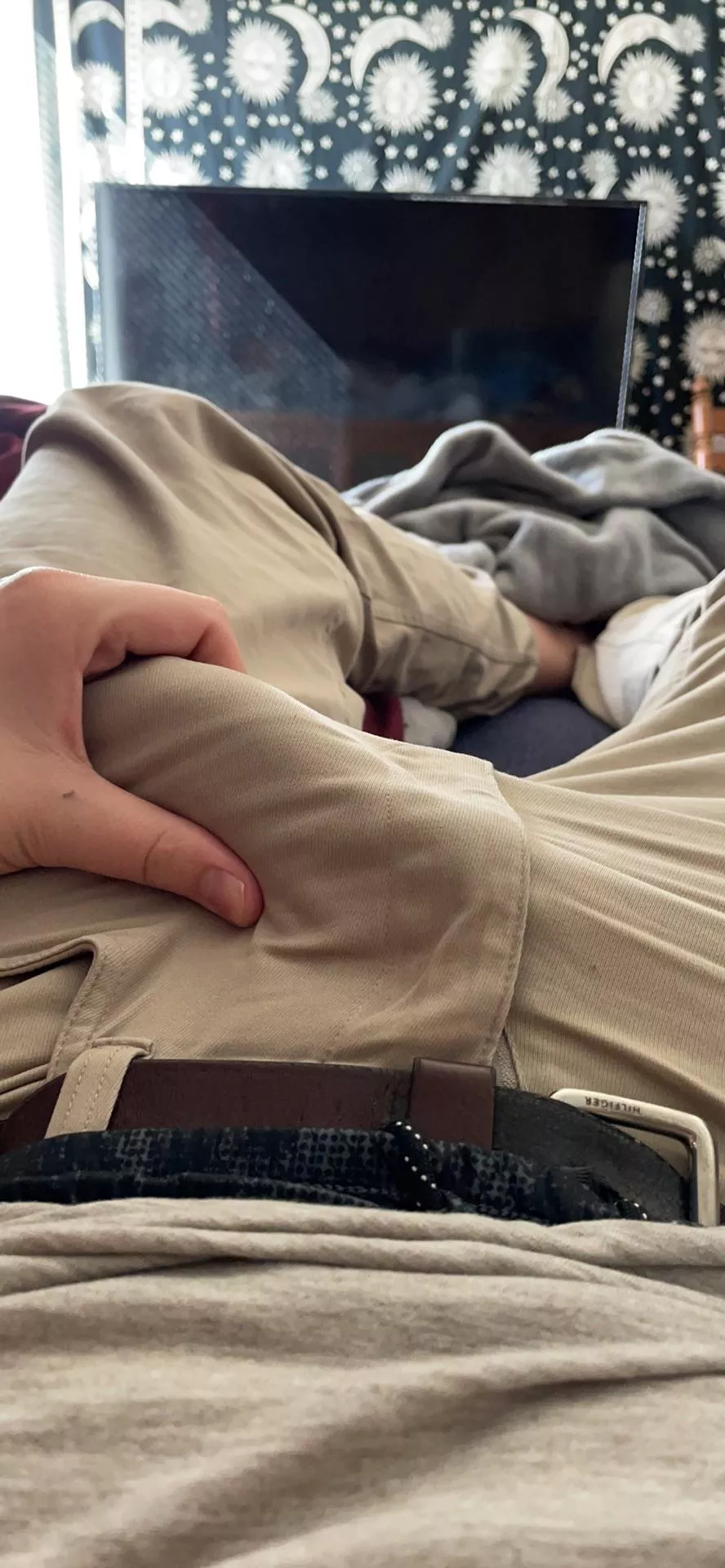 Something about a bulge in khaki pants really turns me on like crazy. Does it do the same for you?