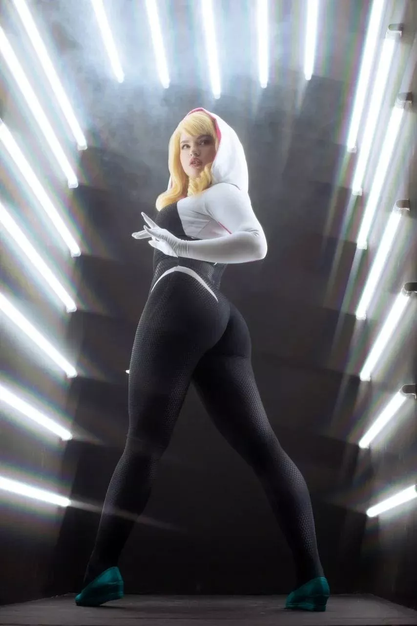 Spider Gwen by Darya Berger