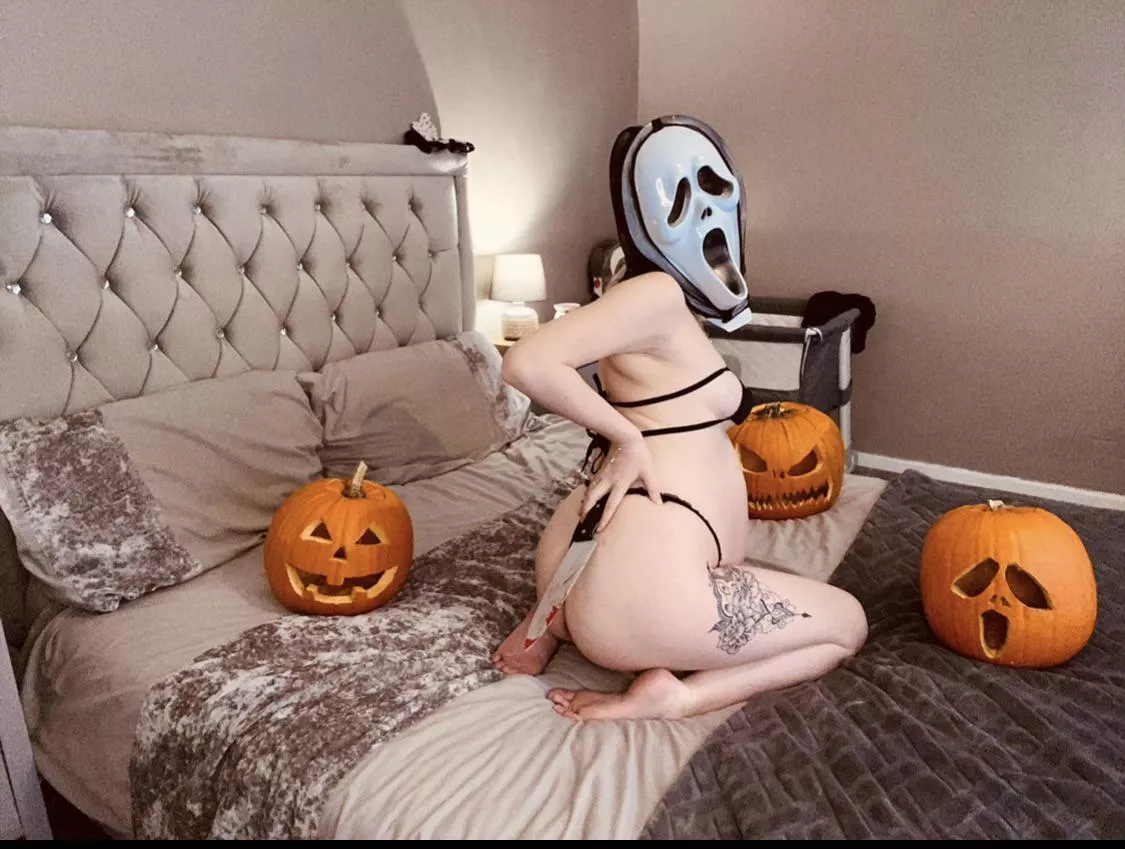 Spooky pregnant ghost face🎃