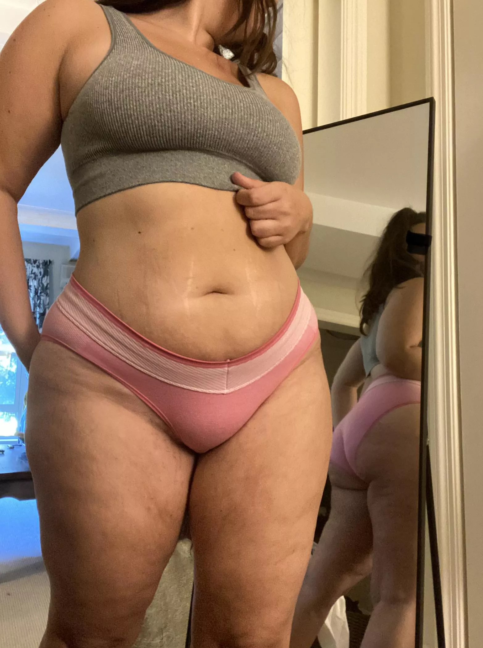 sportsbra and comfy panties, but make it sexy 💅🏼