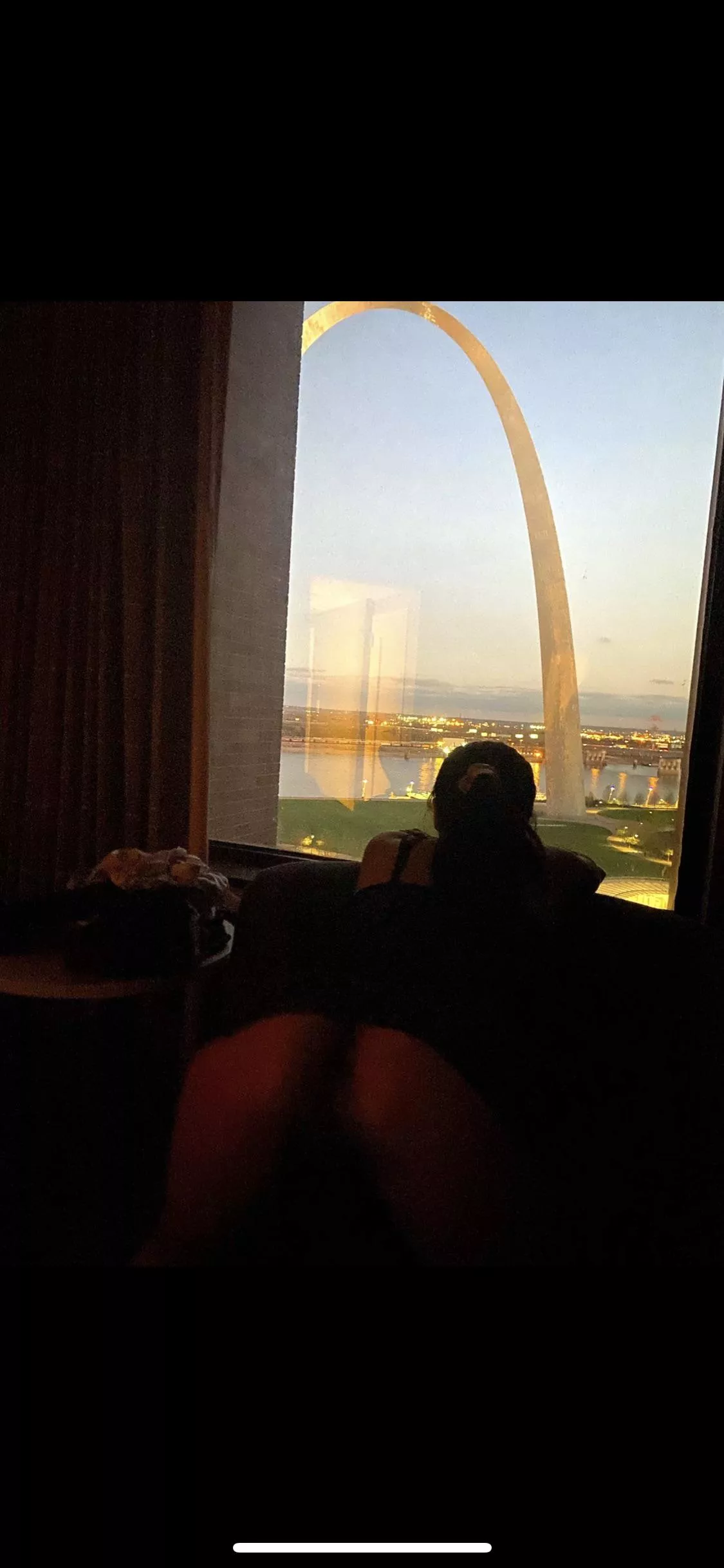 Staring at the Gateway Arch, thinking about if anyone was watching me through the window. Would you come up to find me and force me against the glass?ðŸ˜ˆ