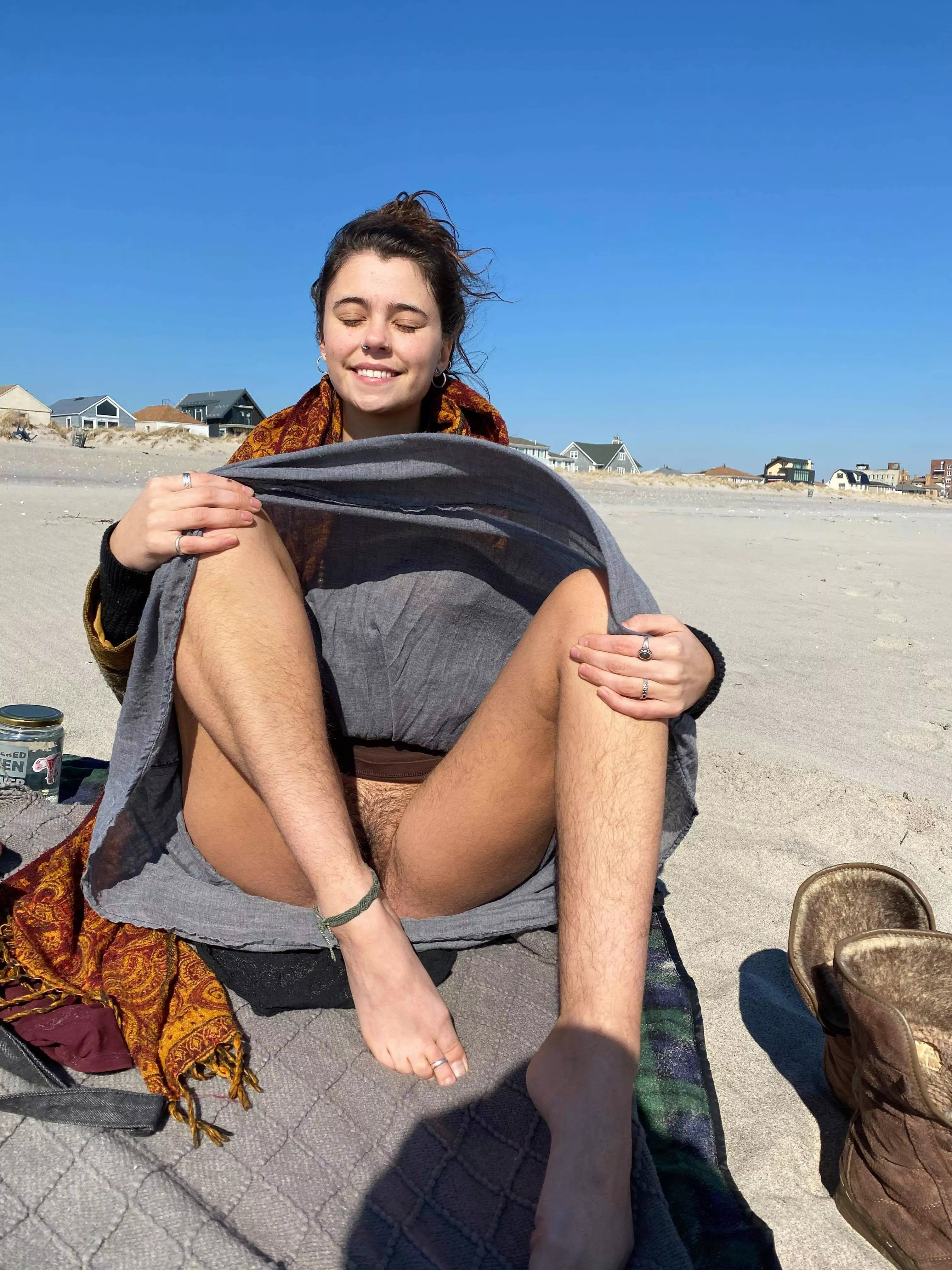 Still freezing here in nyc, but nonetheless, girl gotta get some sun on both her faces🥰 Head face & yoni face. So needed. 🌞