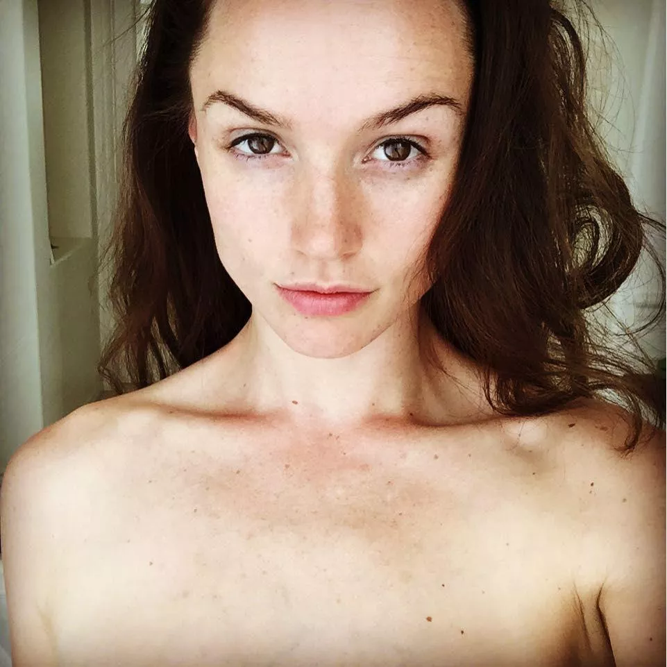 Still wanna cum all over her perfect gorgeous face