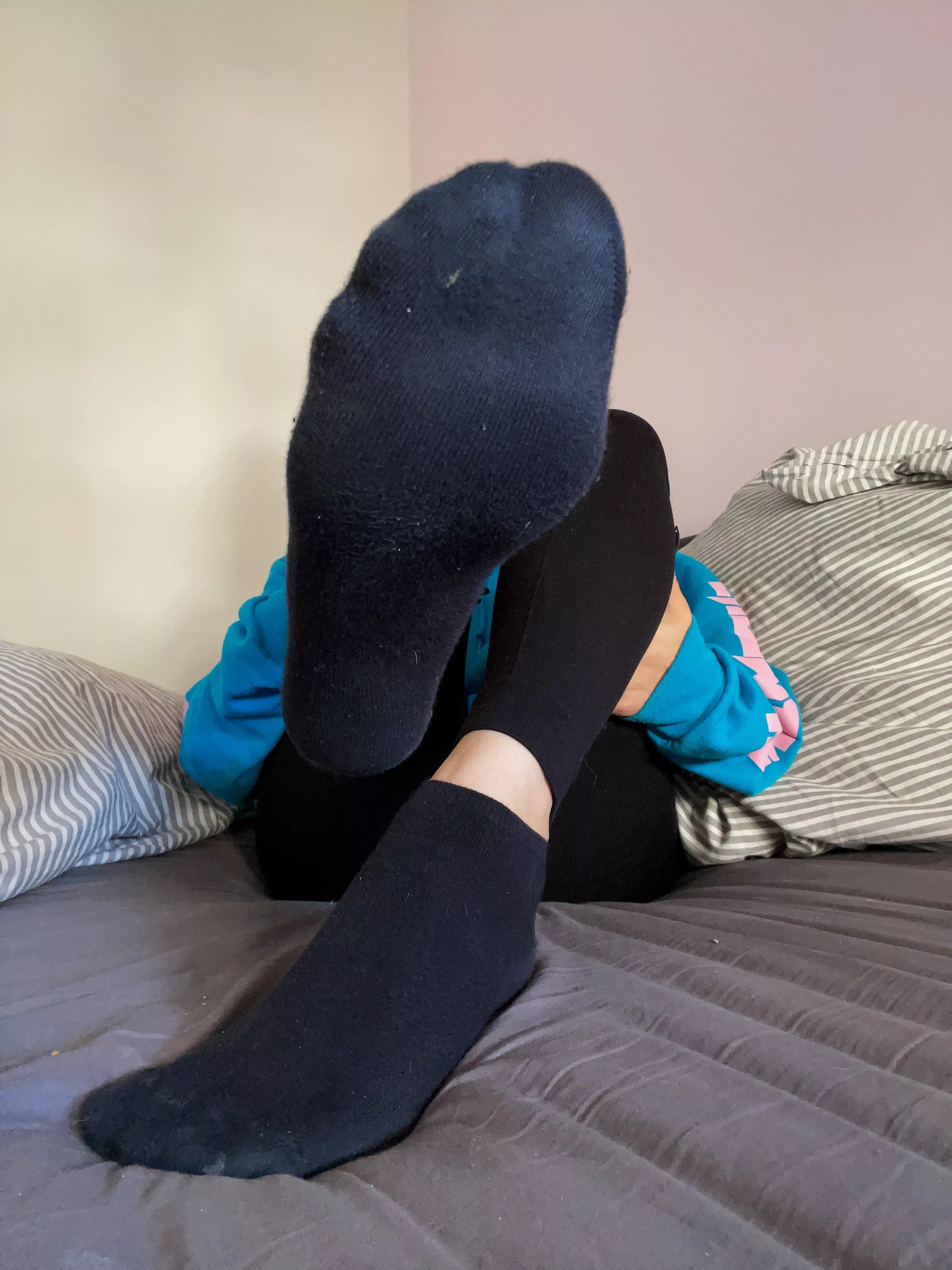 Stinky sockies 👃🏻👅