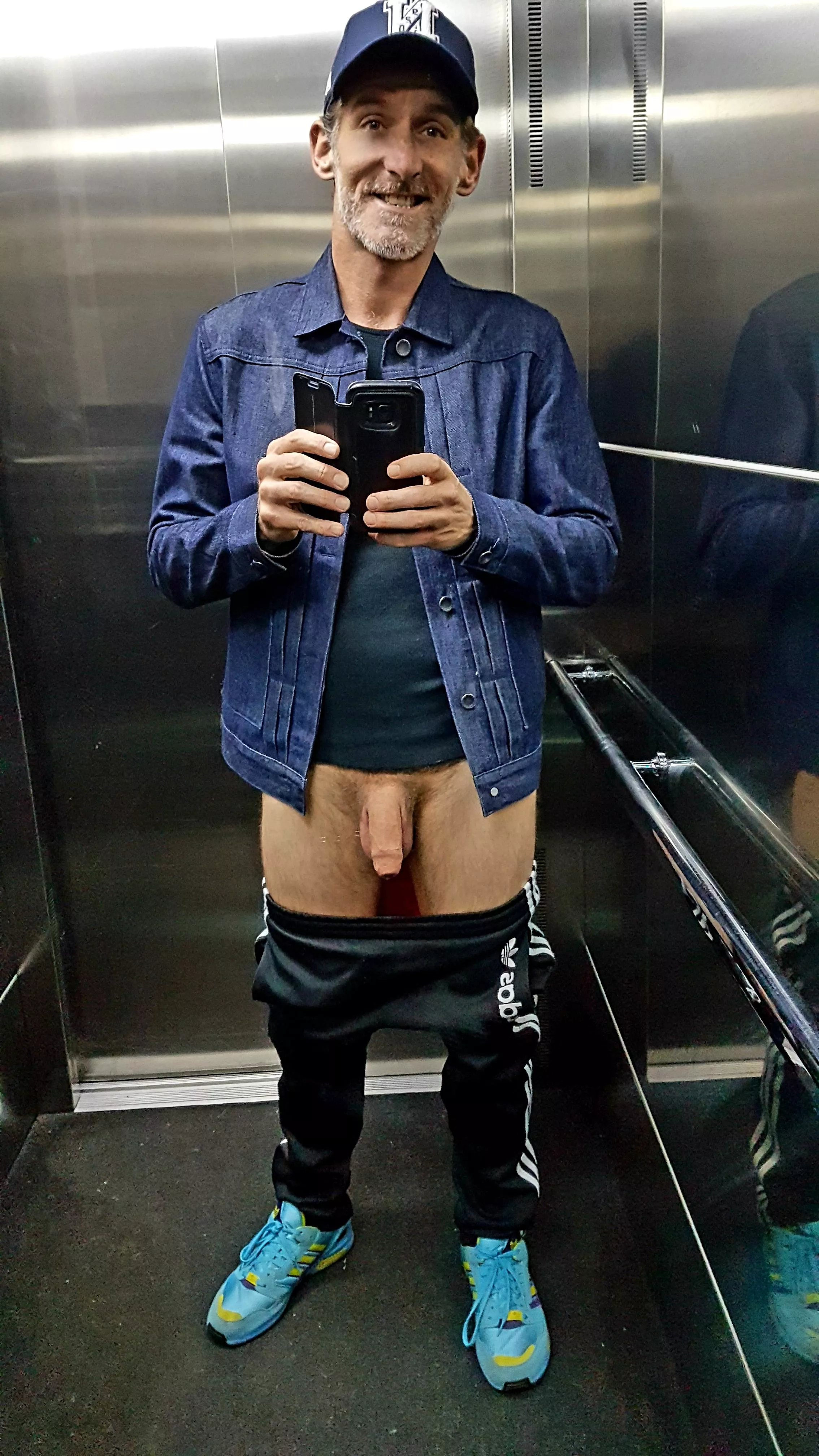 Stoned lift selfie 🤳😜