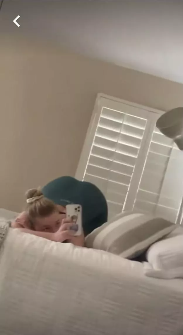 Stpeach arching her big ass