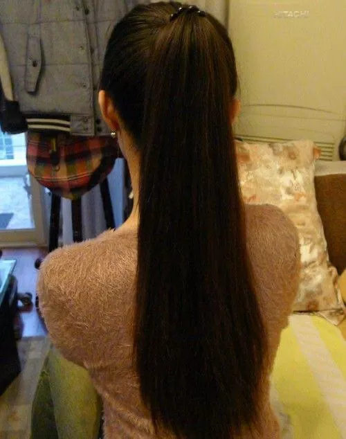 Straight ponytail