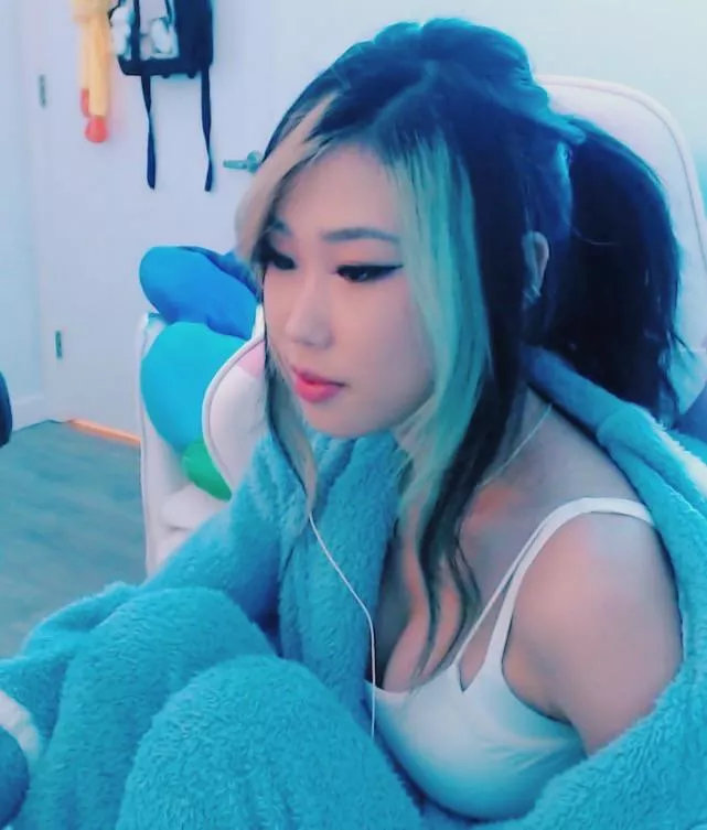 streamer girls are hot