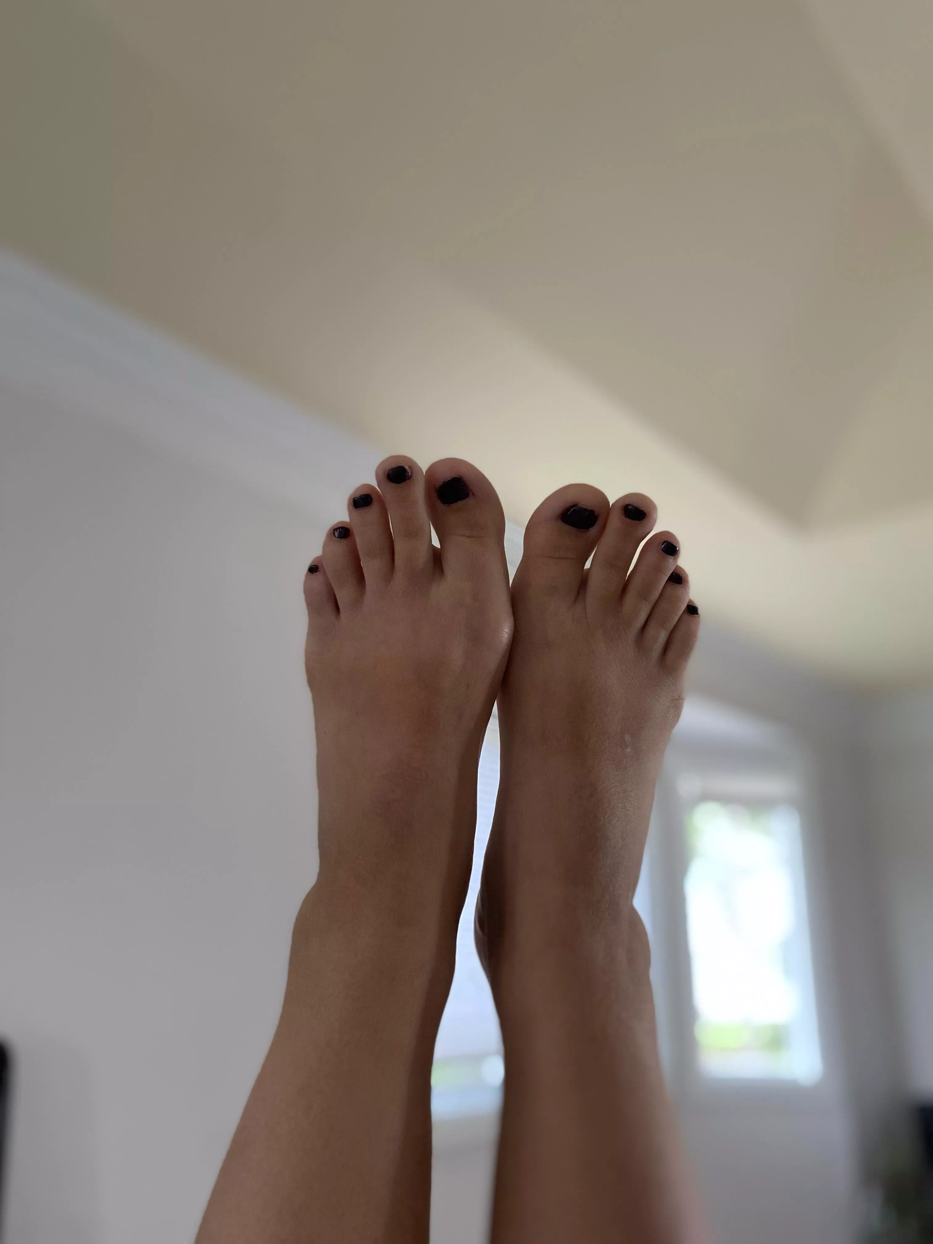 Stretching my cute toes out for you 🦶🦶😘😘