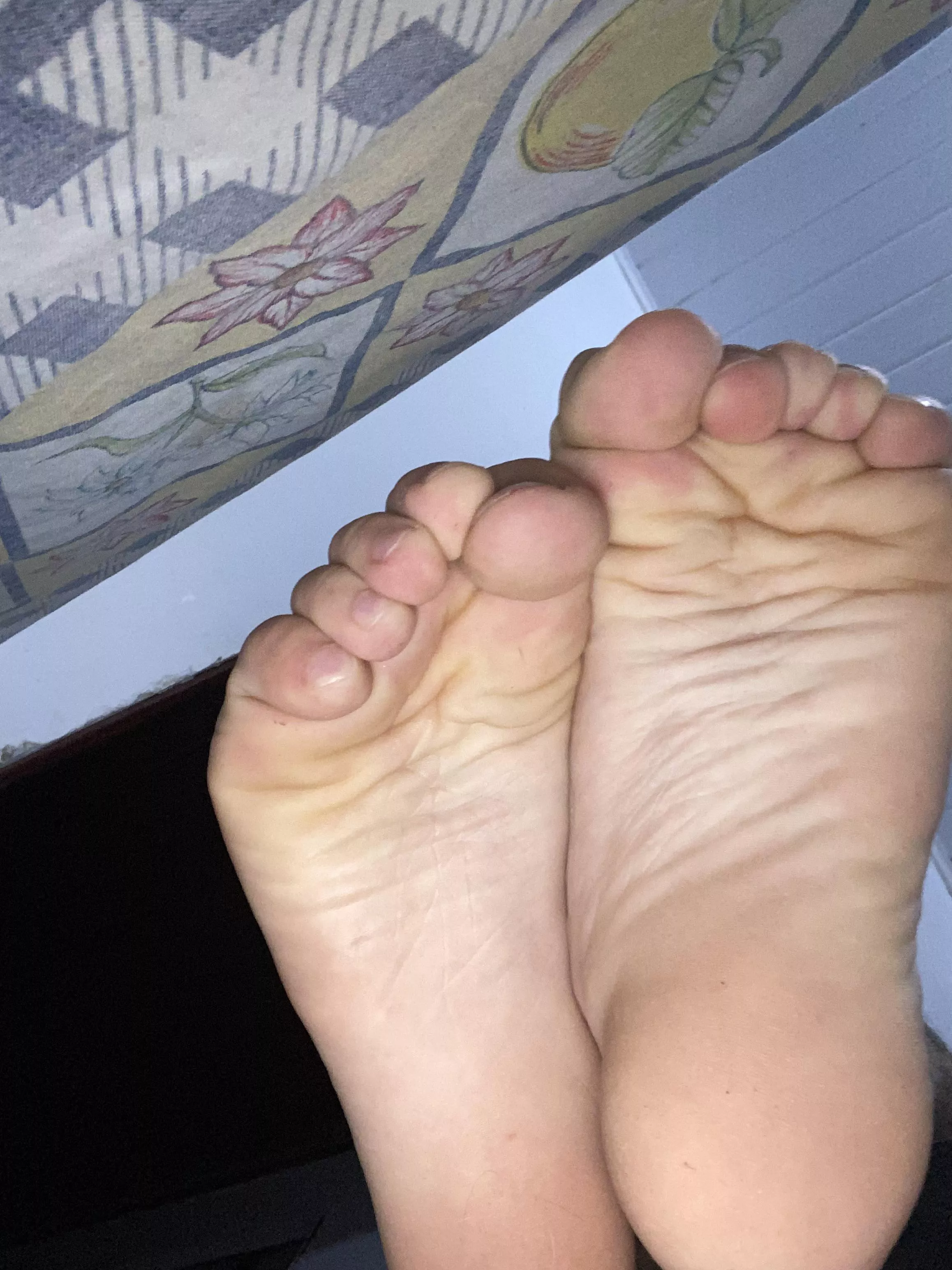 sunday feet, ready go go naughty w them? ðŸ˜ˆ come taste it ðŸ‘… dms/pms r welcome