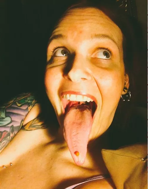 Super long tongue...