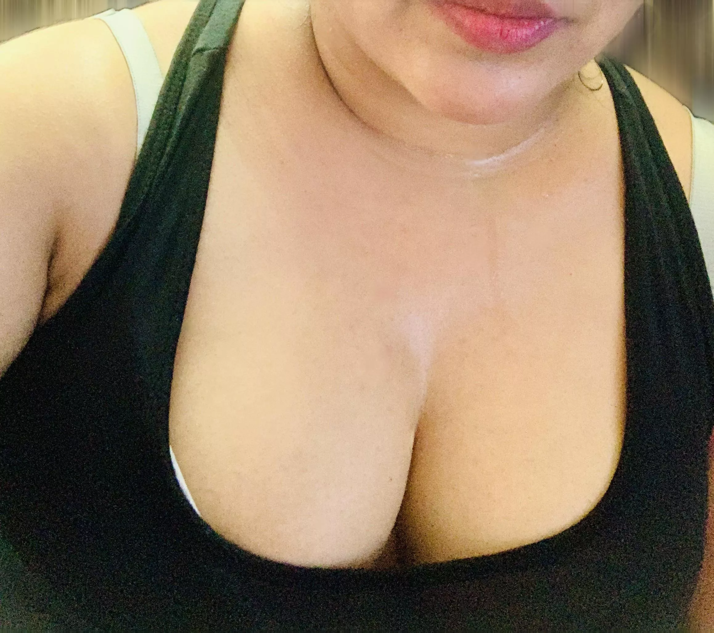 Sweat after the workout at home. [F]